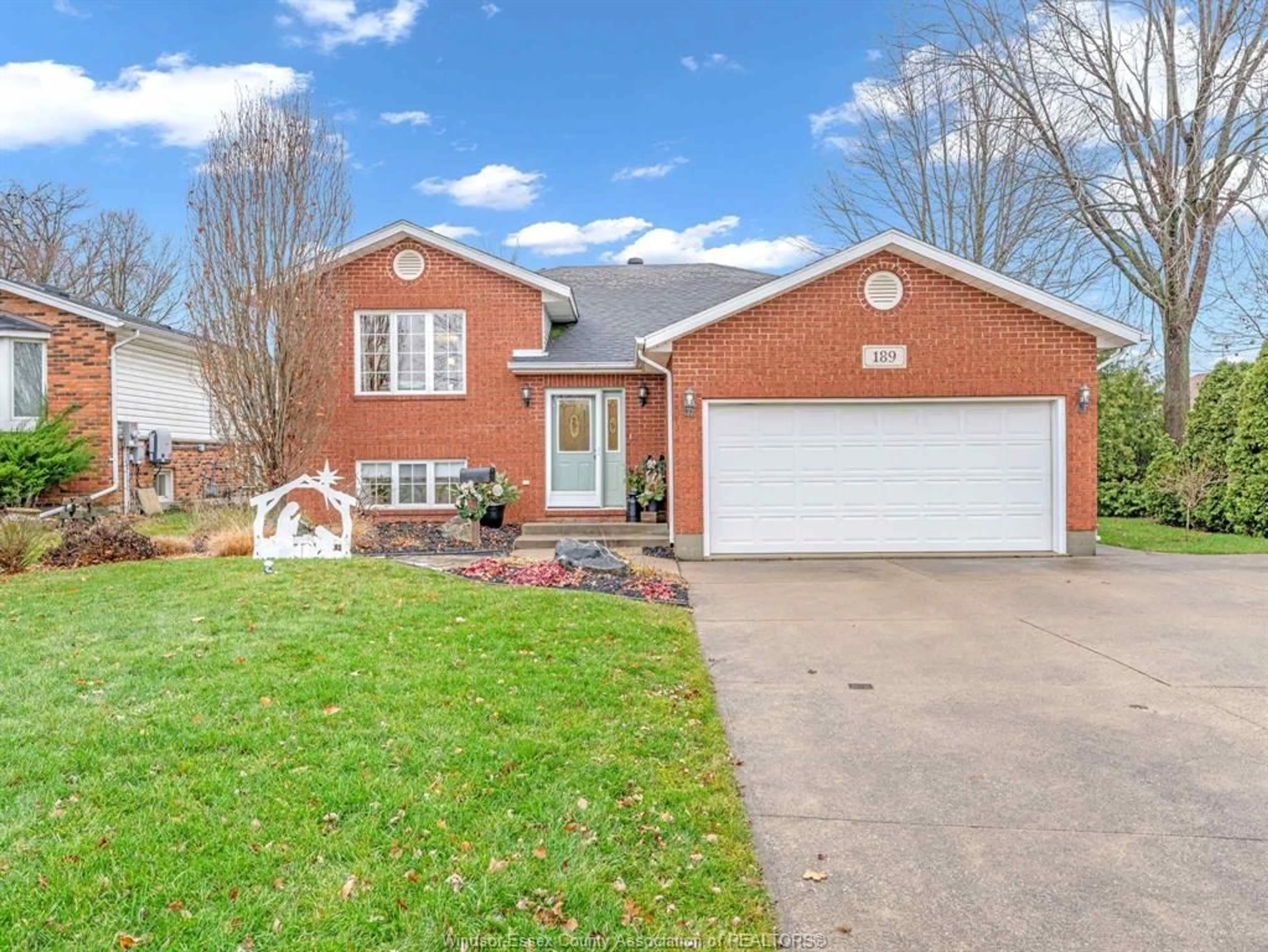 Home with brick exterior material, street for 189 Woodland, Harrow Ontario N0R 1G0