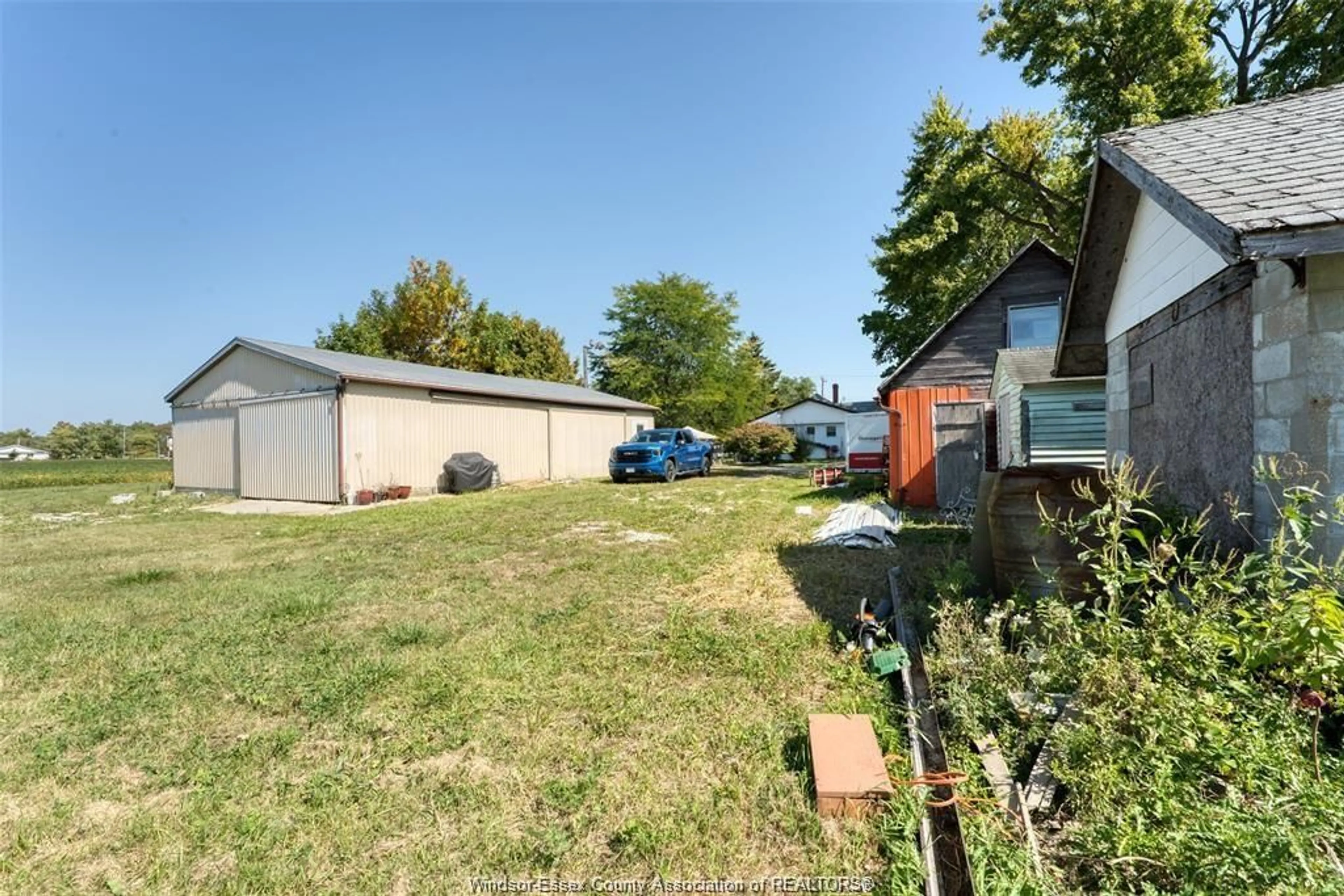 A pic from outside/outdoor area/front of a property/back of a property/a pic from drone, street for 3119 DIVISION Rd, Kingsville Ontario N0R 1B0