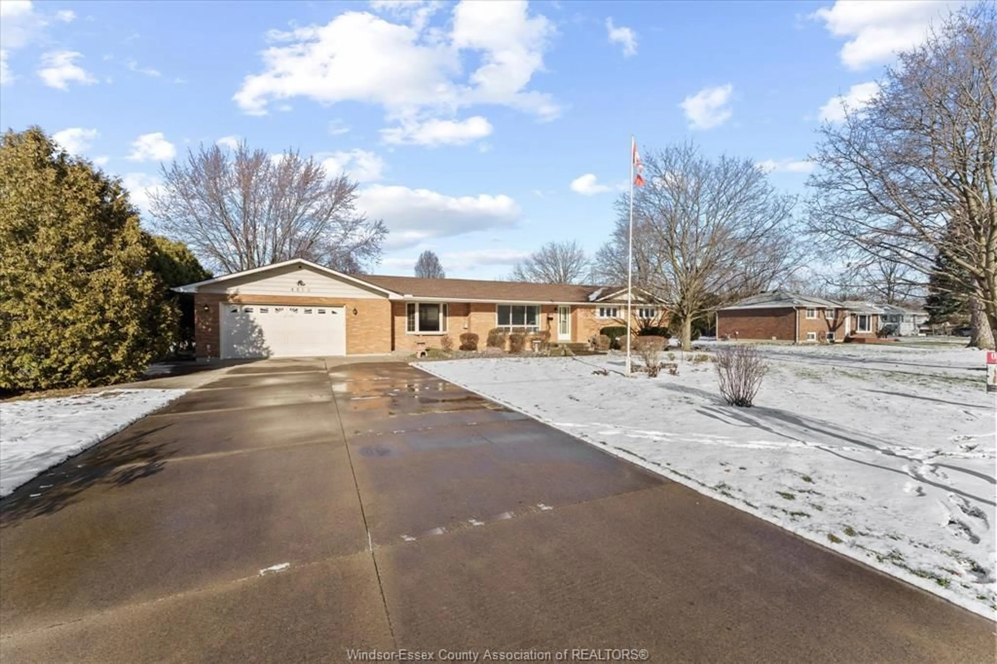 A pic from outside/outdoor area/front of a property/back of a property/a pic from drone, street for 4810 RAY Rd, Windsor Ontario N0R 1K0