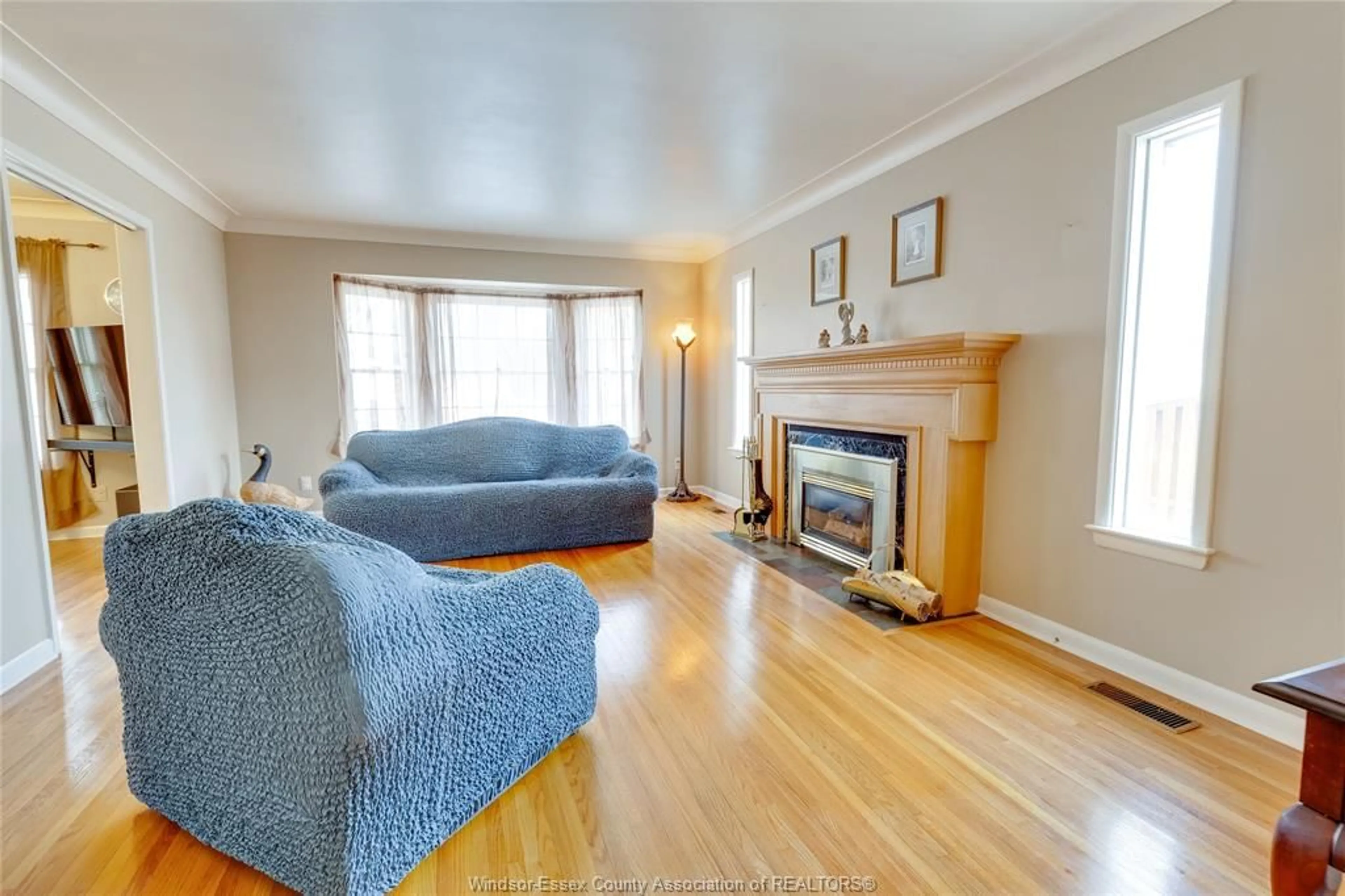 Living room with furniture, wood/laminate floor for 1835 YPRES Blvd, Windsor Ontario N8W 1S5