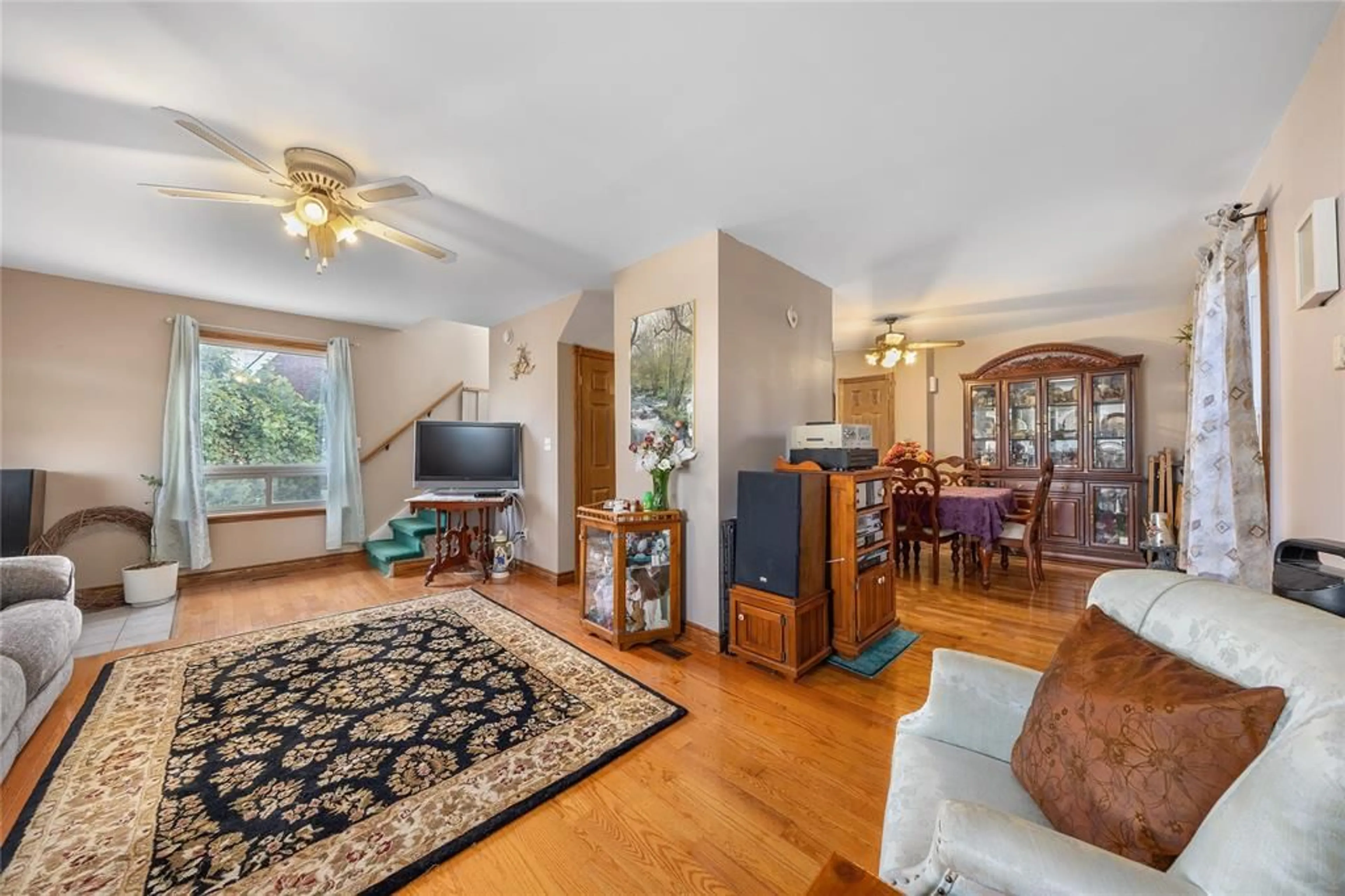 Living room with furniture, unknown for 399 TALFOURD St, Sarnia Ontario N7T 1R4