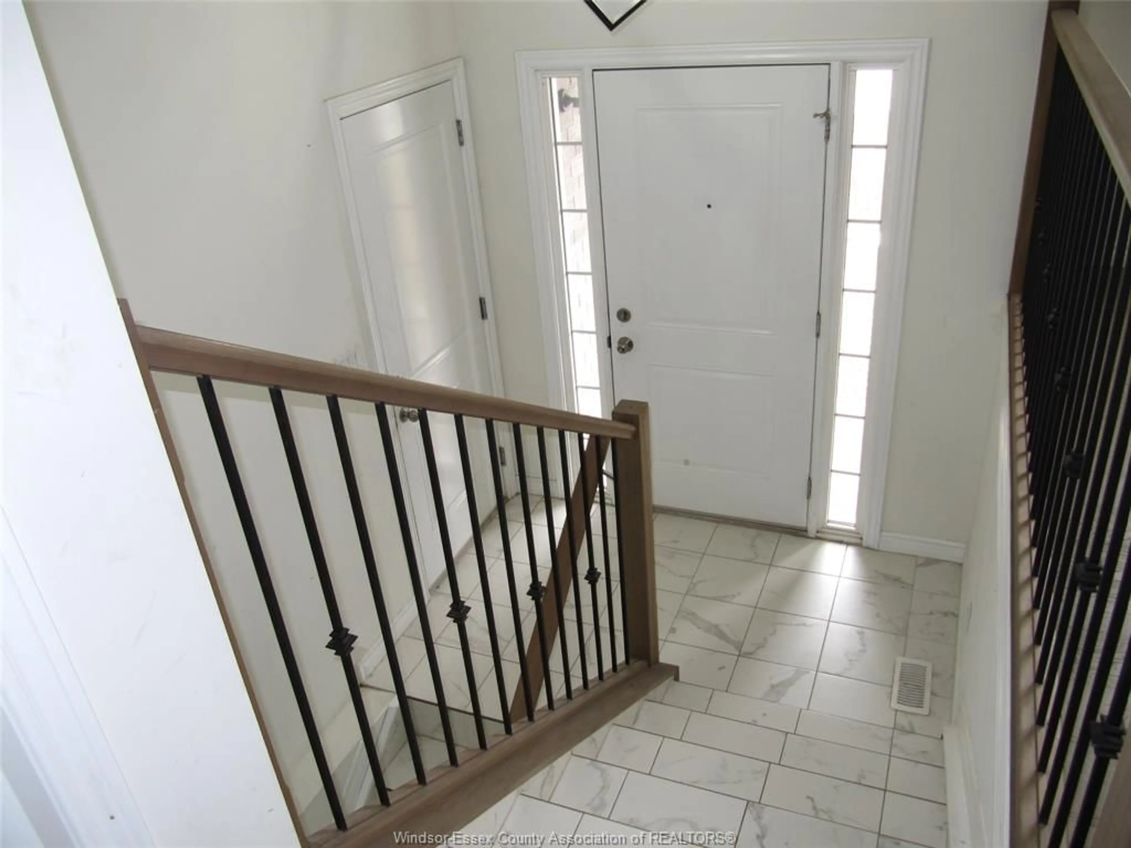 Indoor foyer for 384 Hemlock Lane Lane, Belle River Ontario N0R 1A0