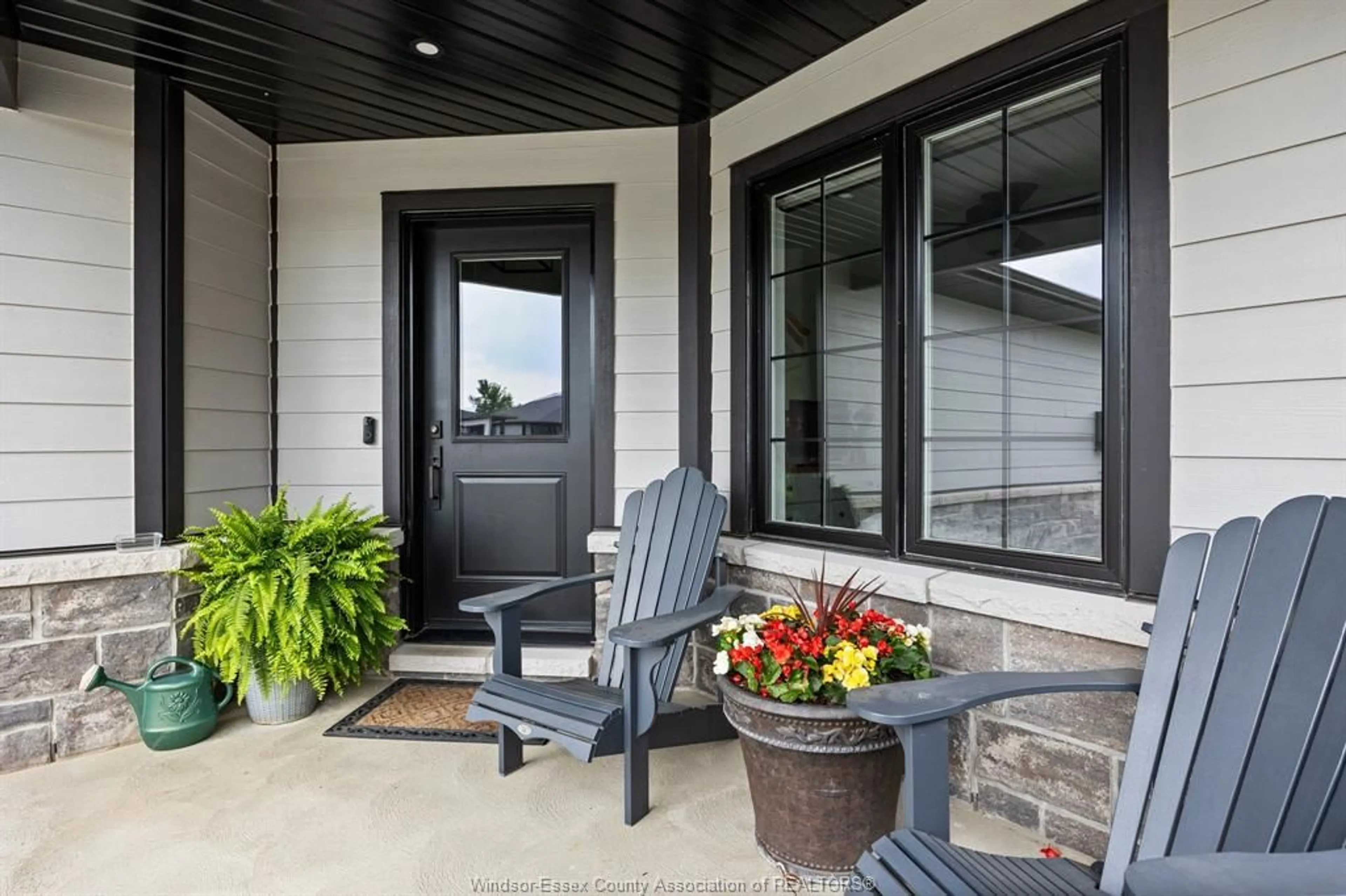 Indoor entryway for 76 MCKENZIE, Essex Ontario N0R 1G0