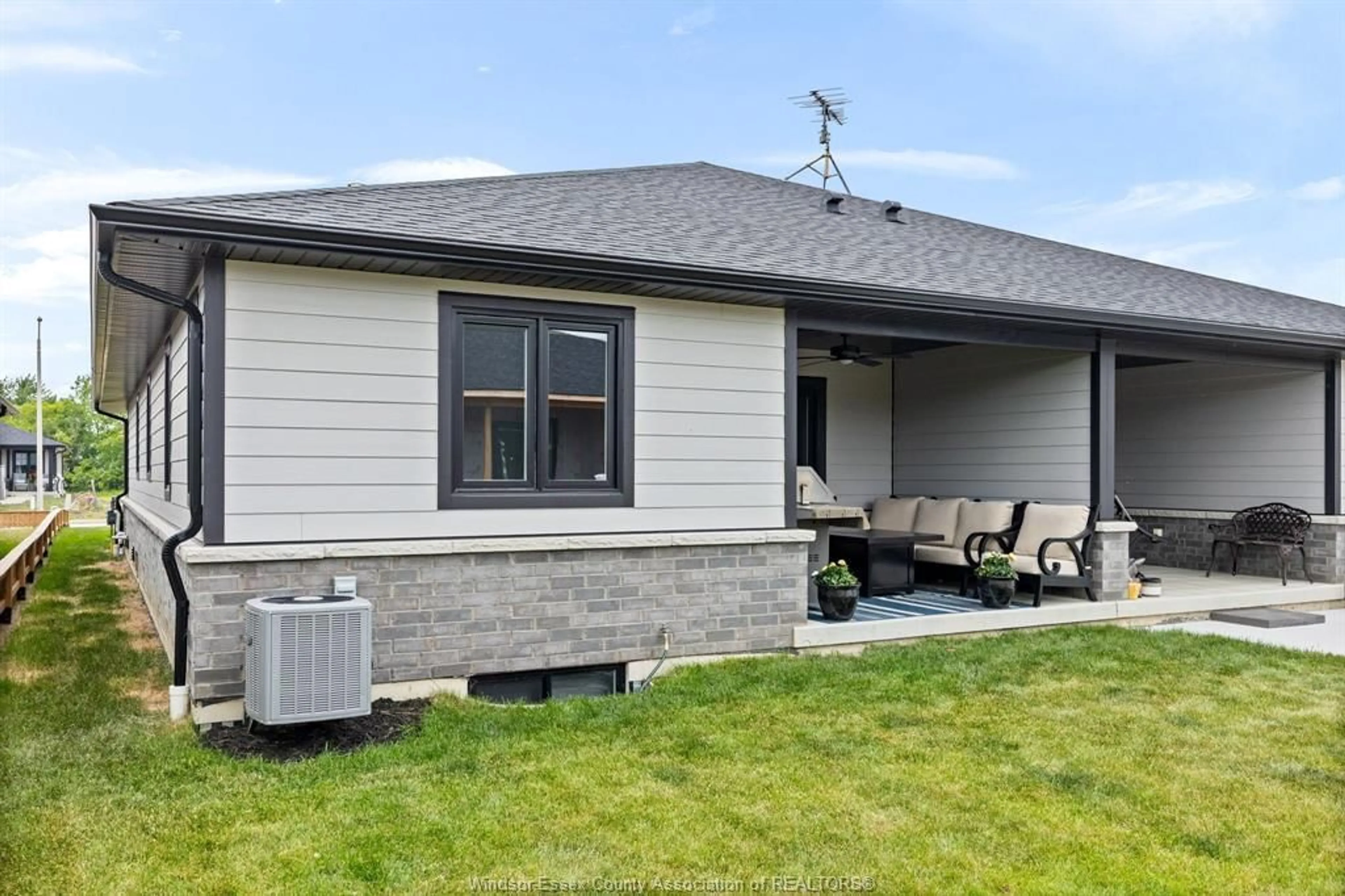 Home with vinyl exterior material, unknown for 76 MCKENZIE, Essex Ontario N0R 1G0