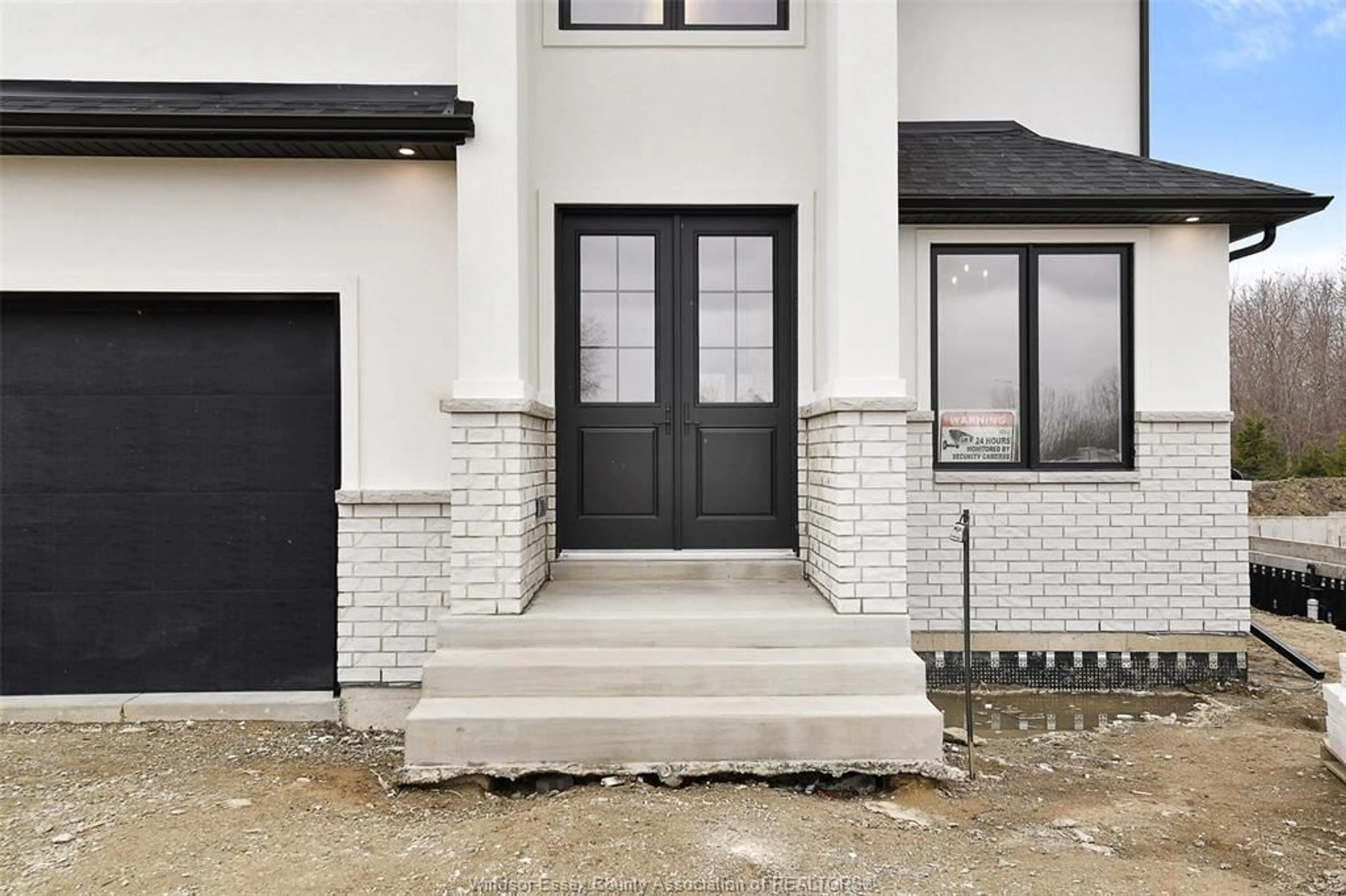 Unknown for 2584 MAYFAIR, LaSalle Ontario N9J 2M6