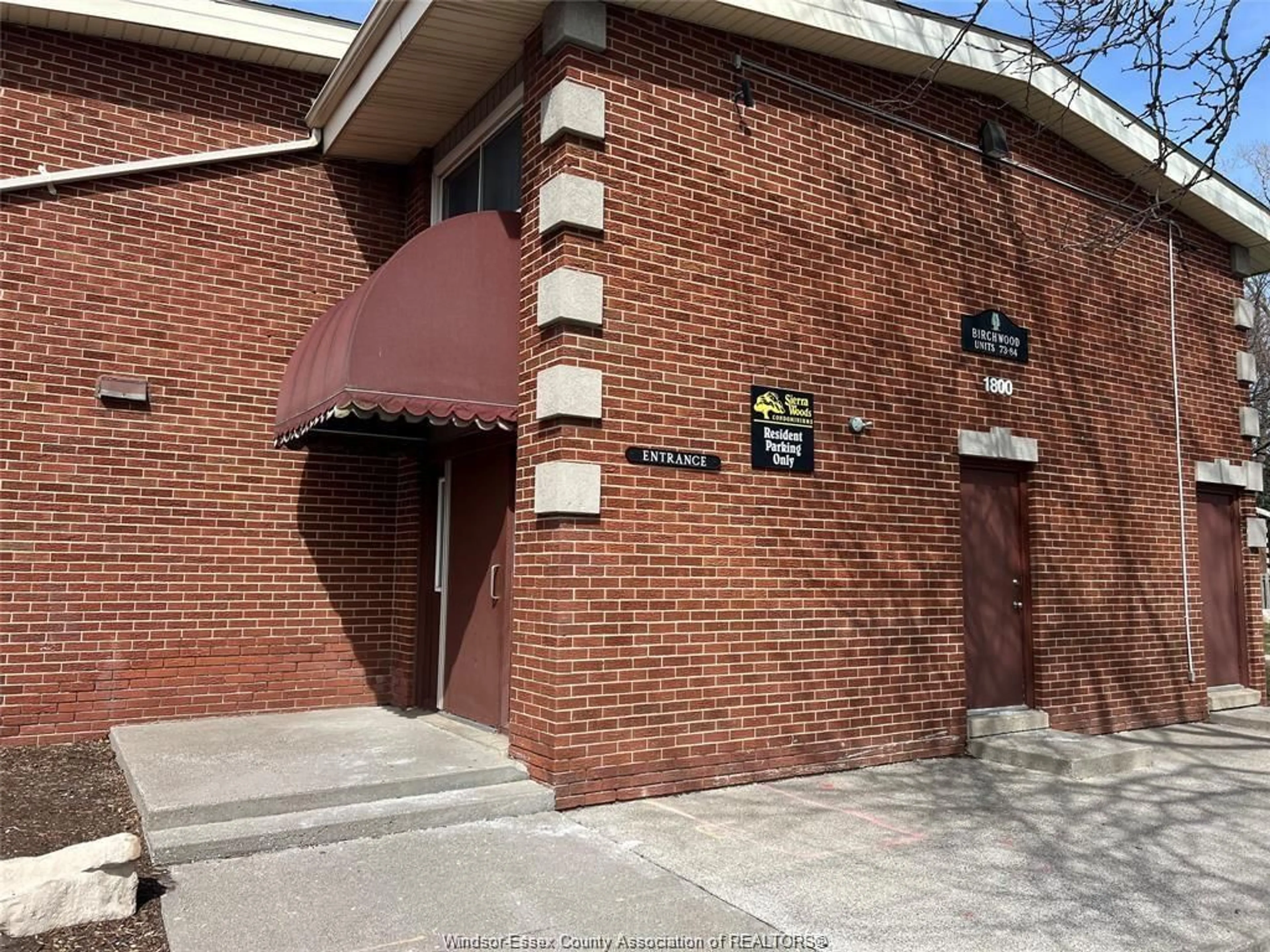 Indoor foyer for 1800 COLUMBIA Crt #82, Windsor Ontario N9G 1B1