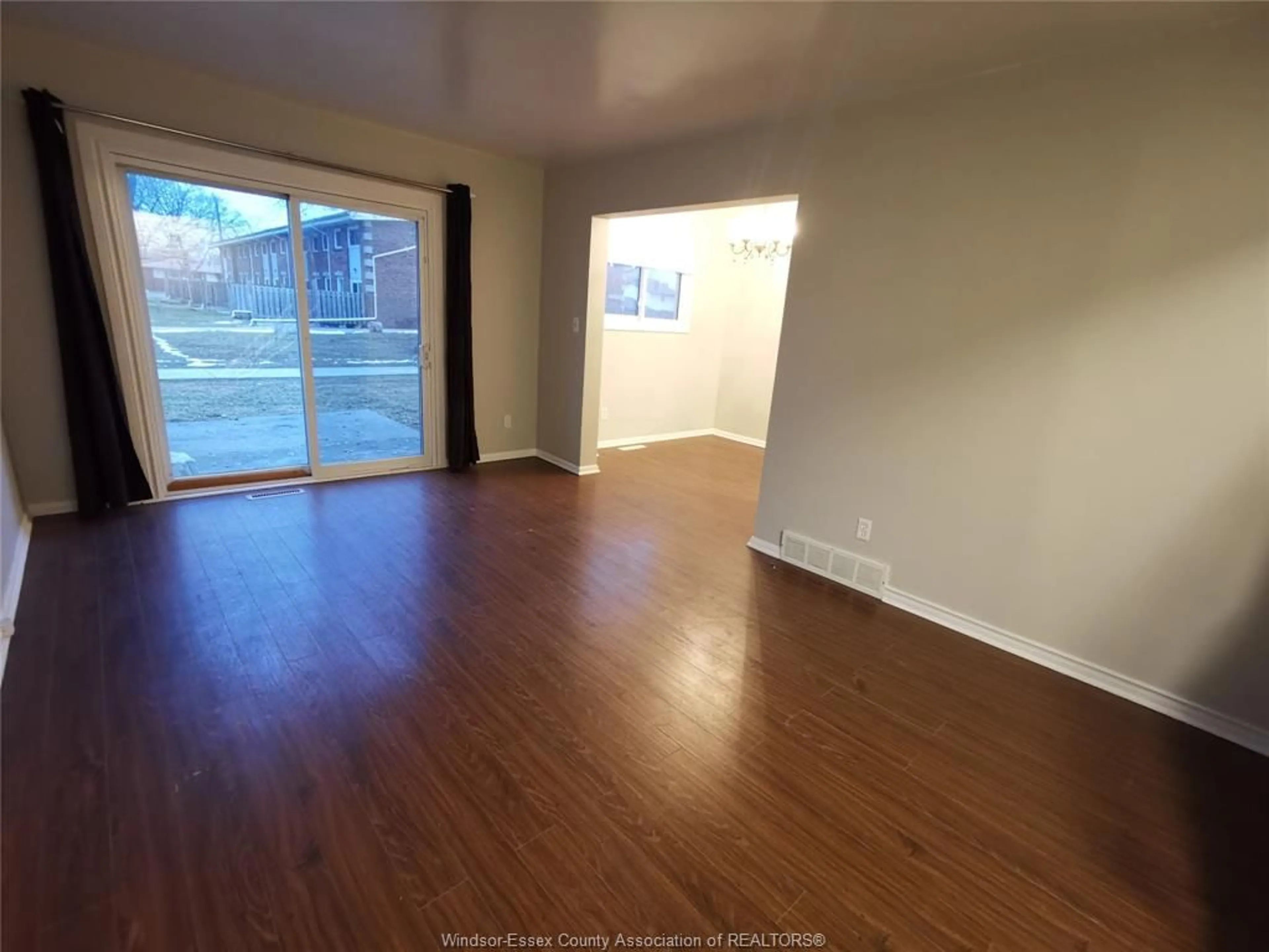 A pic of a room for 1800 COLUMBIA Crt #82, Windsor Ontario N9G 1B1