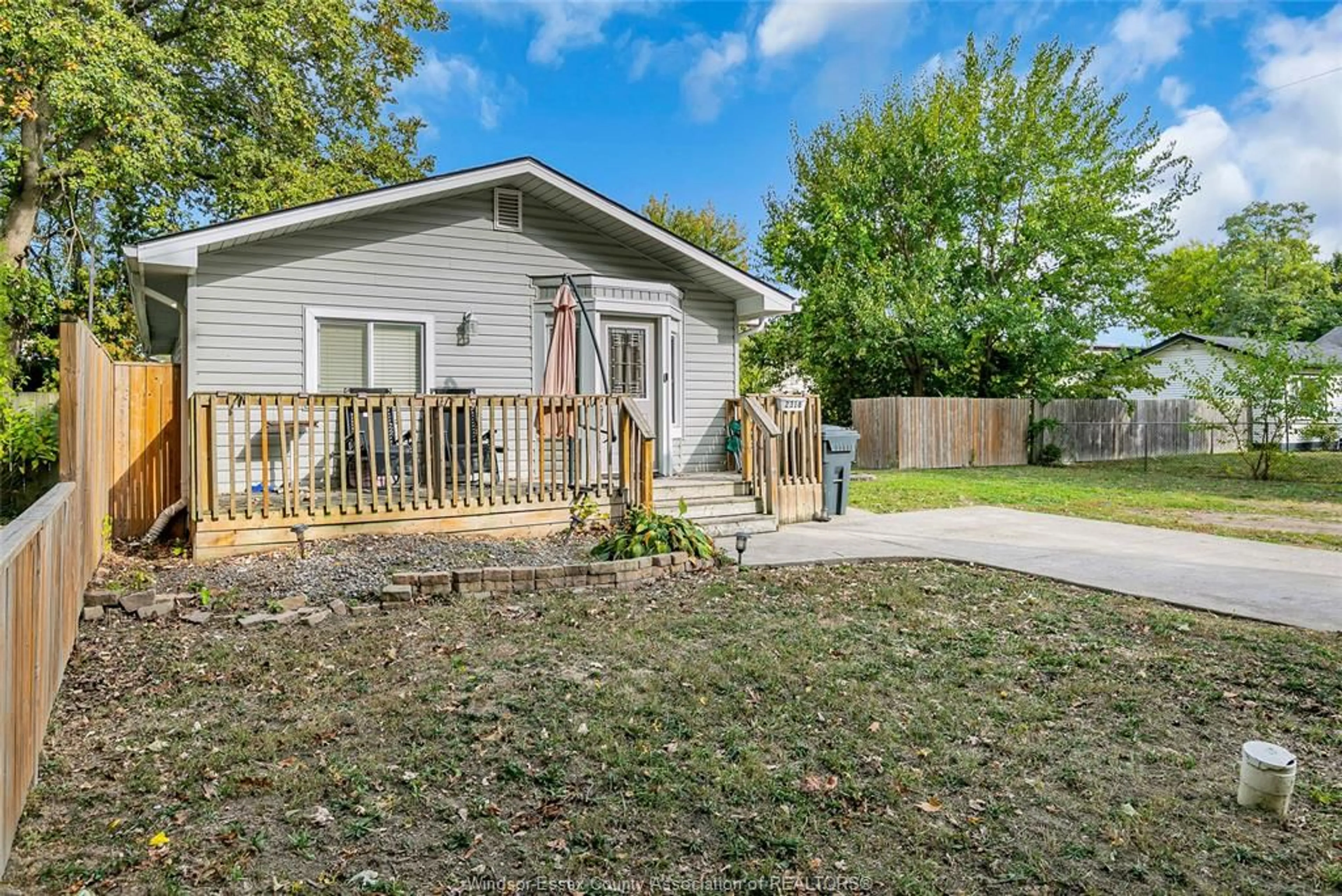 Unknown for 2318 CHARL, Windsor Ontario N8X 2A2