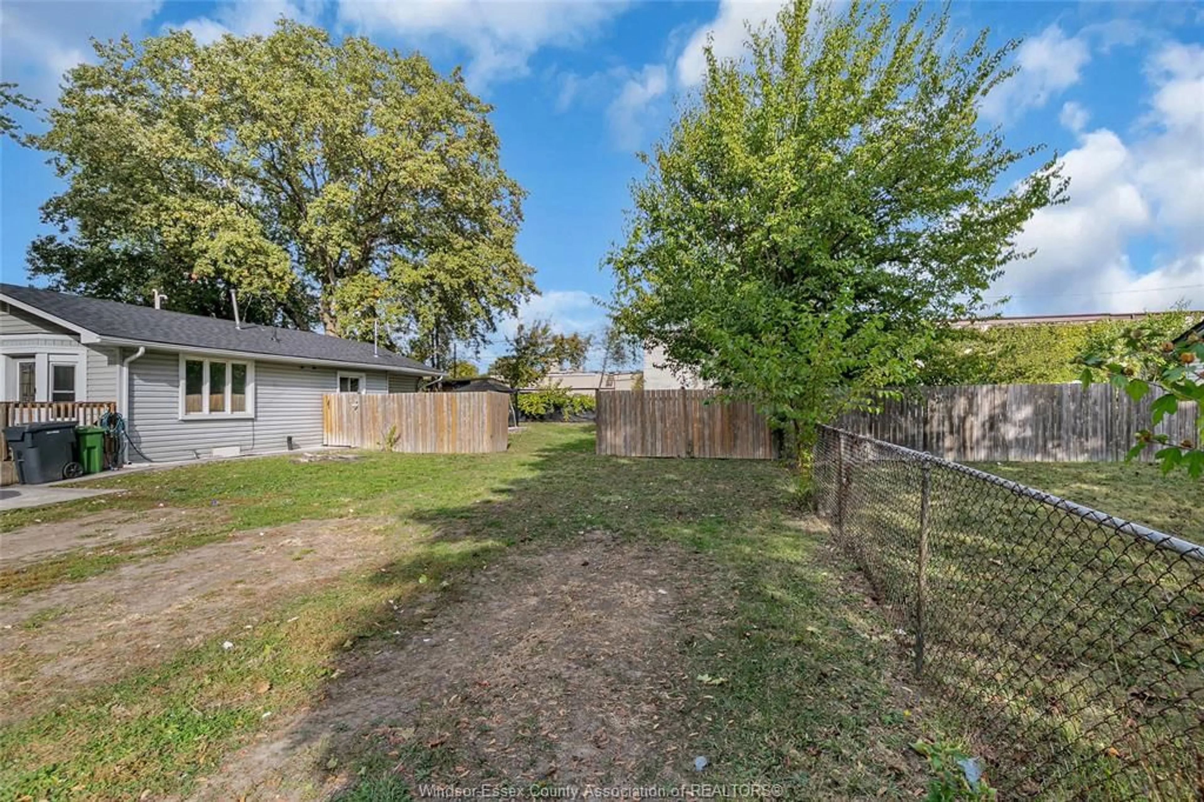 Patio, street for 2318 CHARL, Windsor Ontario N8X 2A2