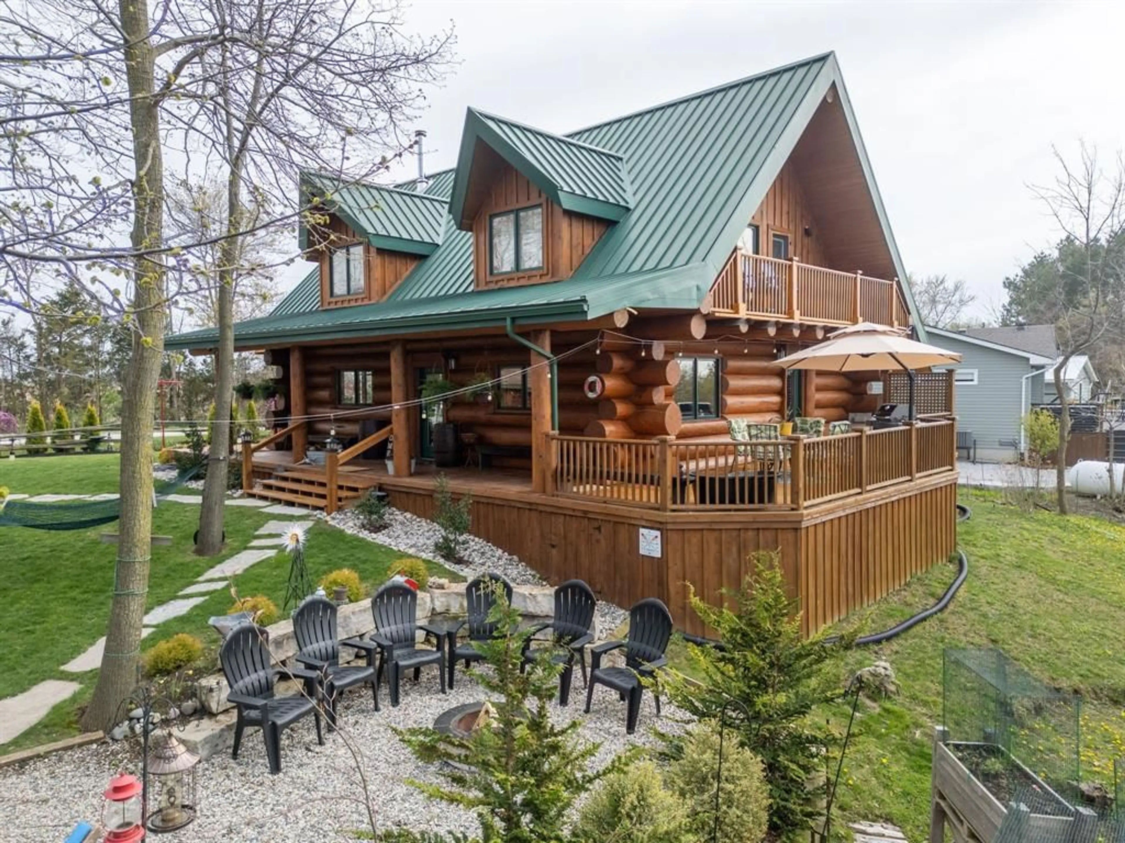 Patio, mountain view for 5476 HURON VIEW Ave, Lambton Shores Ontario N0N 1J7