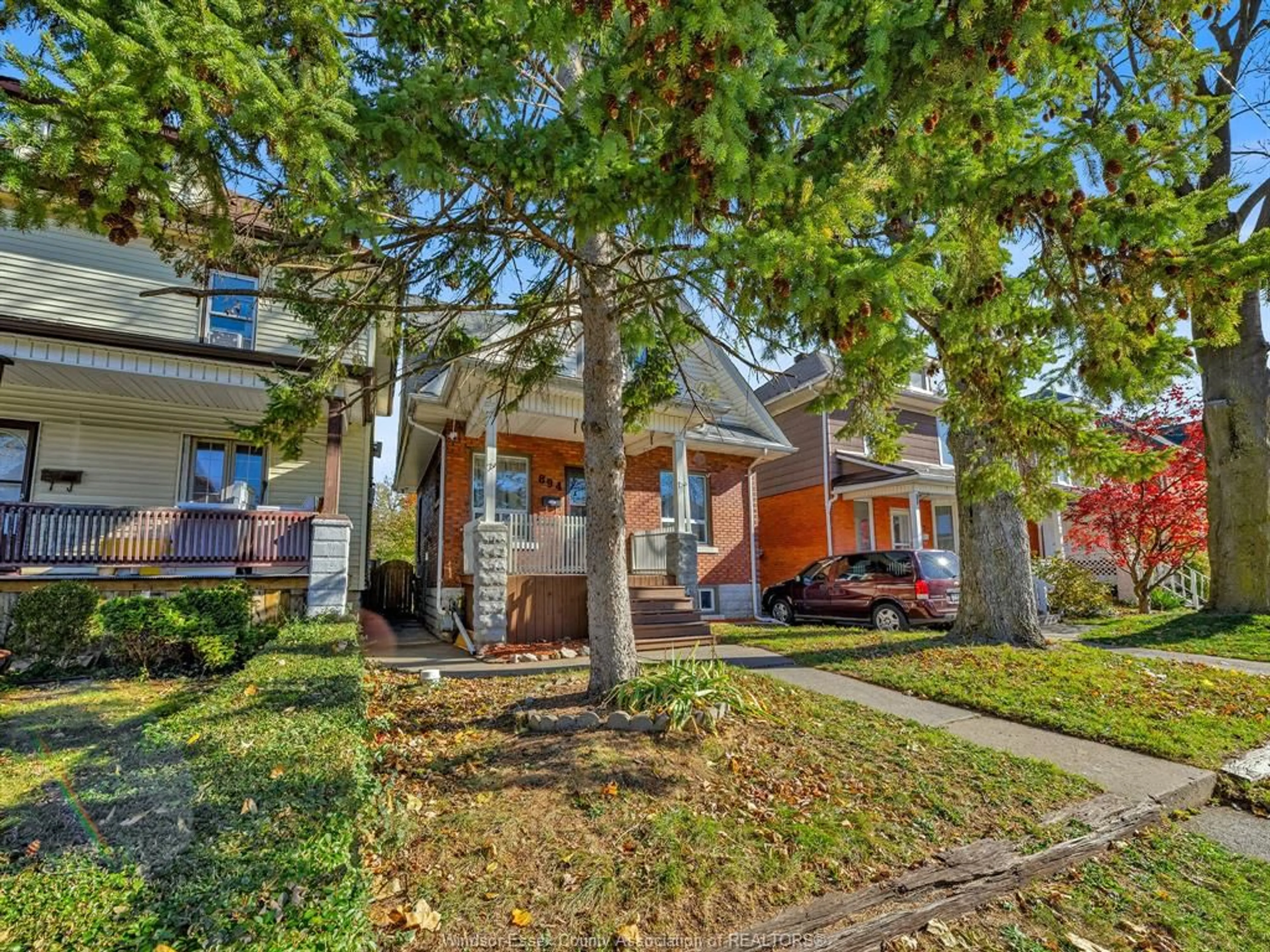 Unknown for 894 DOUGALL, Windsor Ontario N9A 4R1