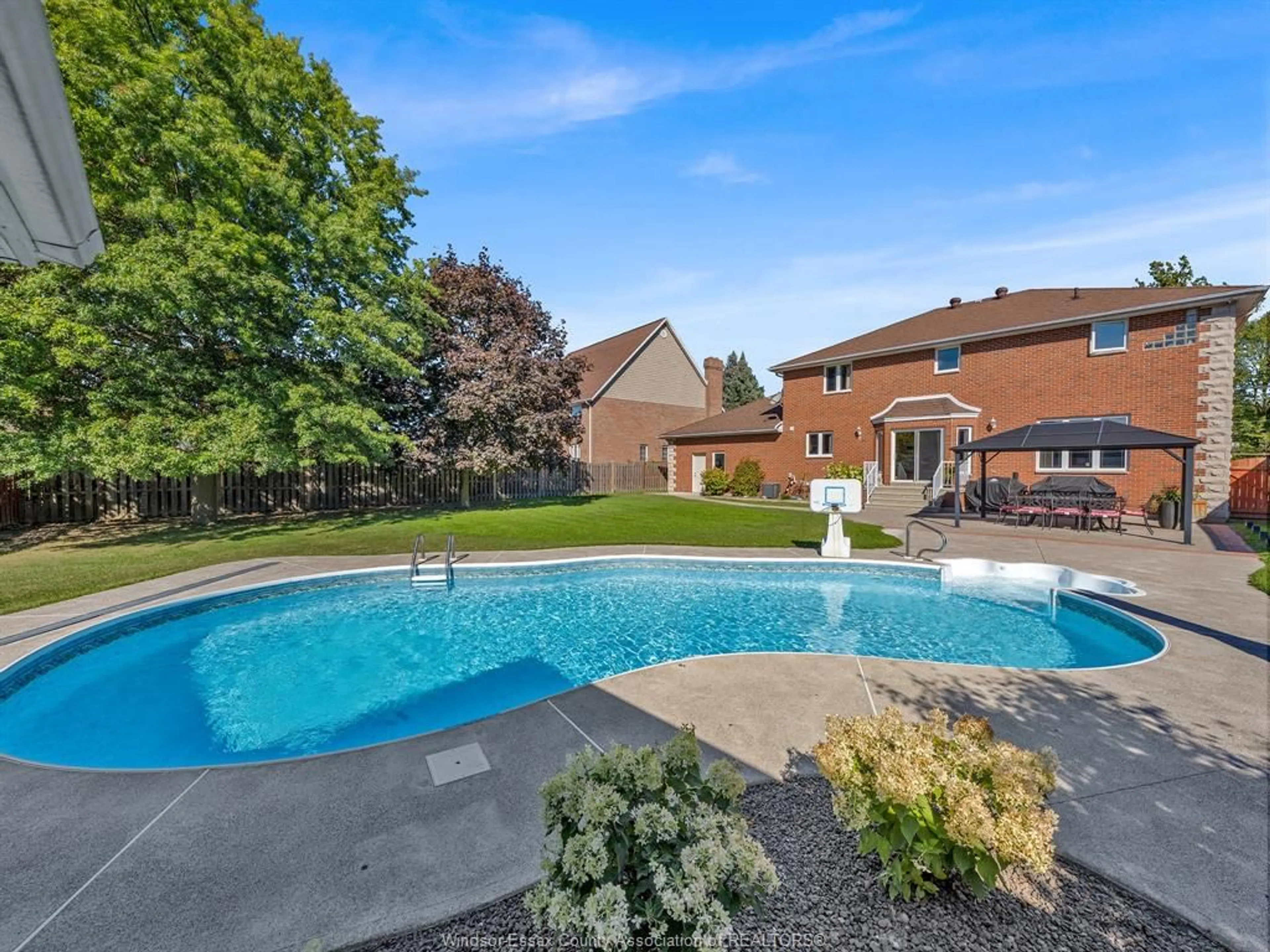 Pool for 633 OLD TECUMSEH Rd, Lakeshore Ontario N0R 1A0