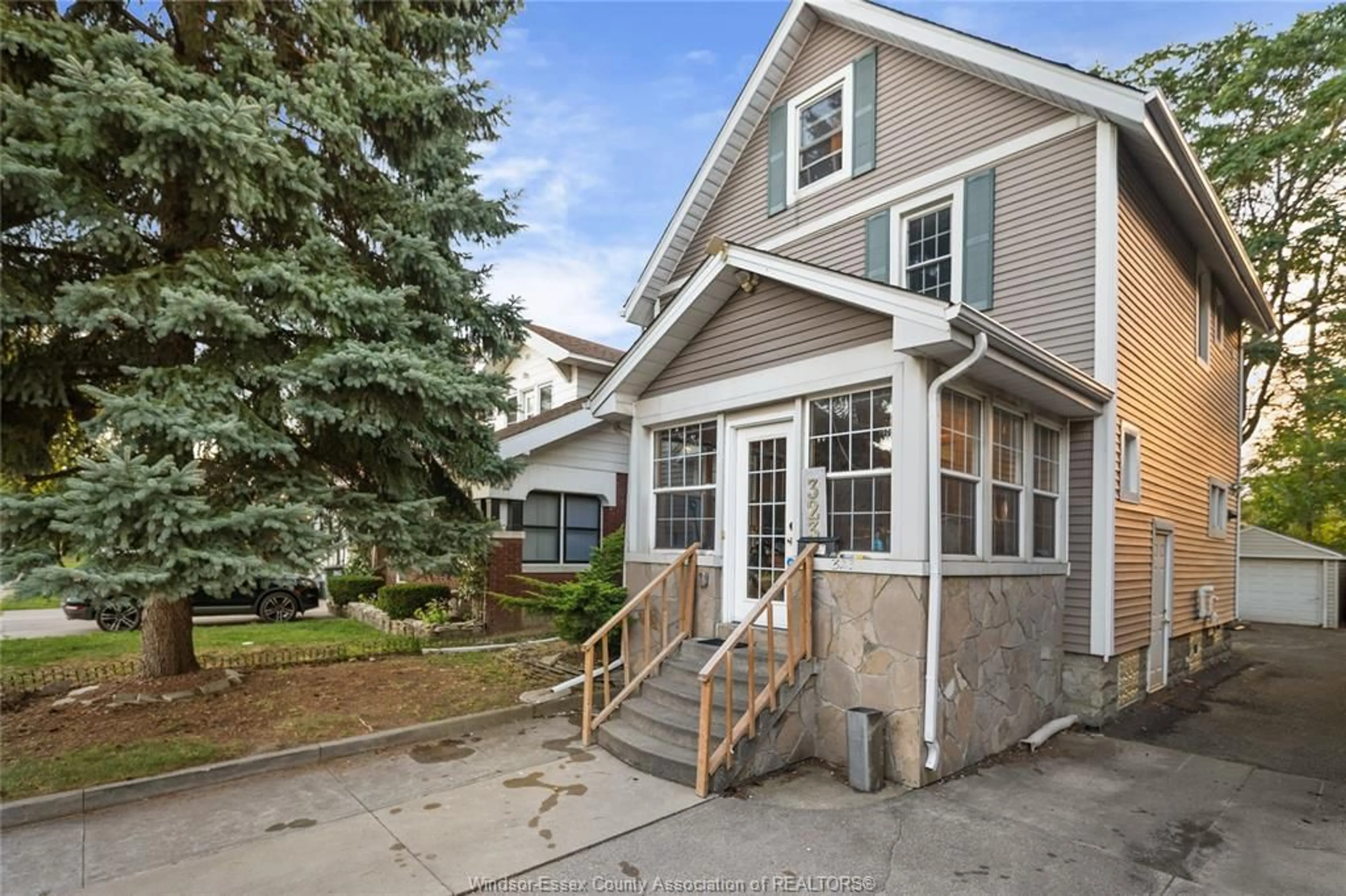 Home with vinyl exterior material, street for 323 RANDOLPH, Windsor Ontario N9B 2T4