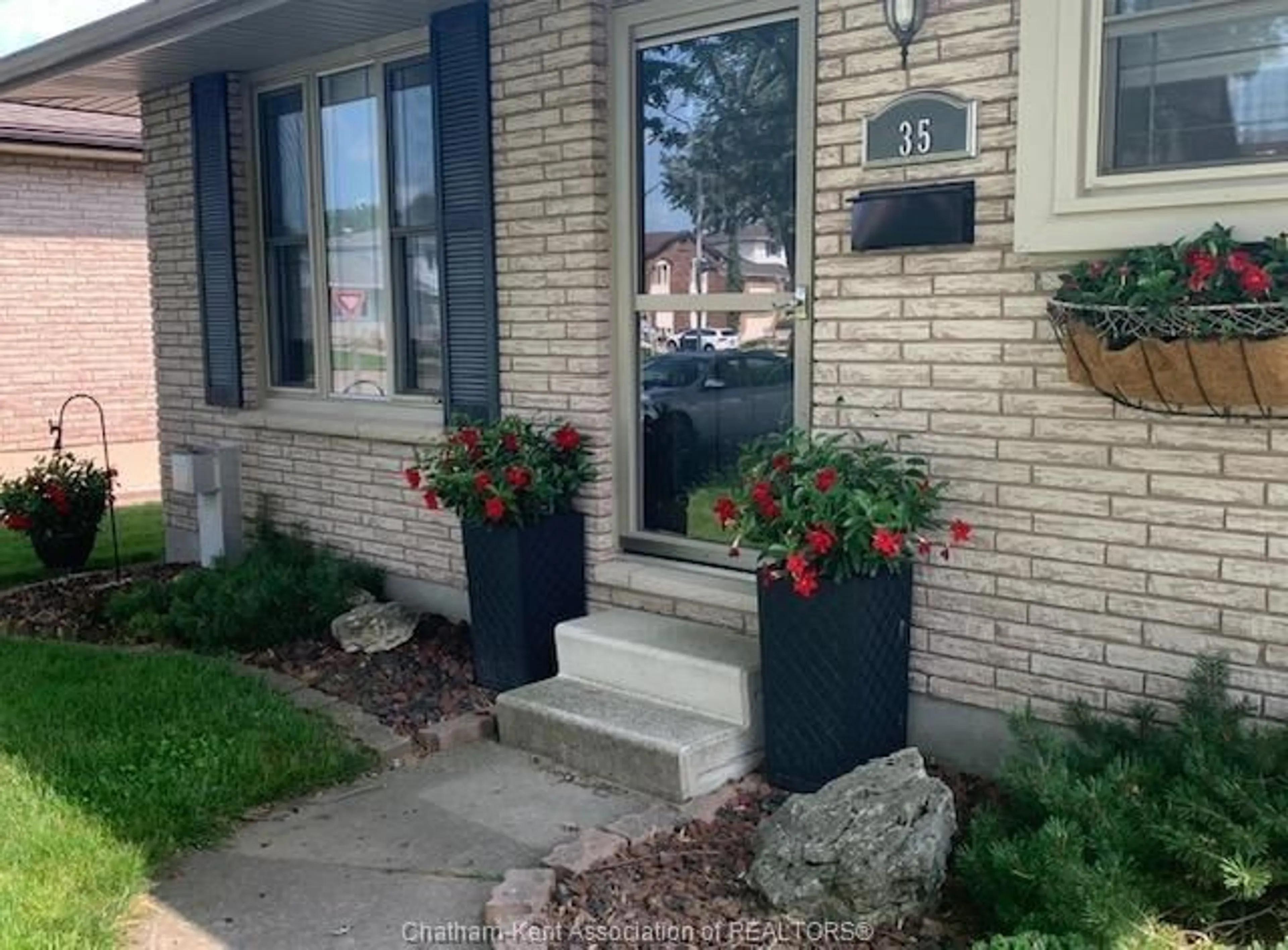 Unknown for 35 GARDEN VALE Rd, Chatham Ontario N7L 4Z5