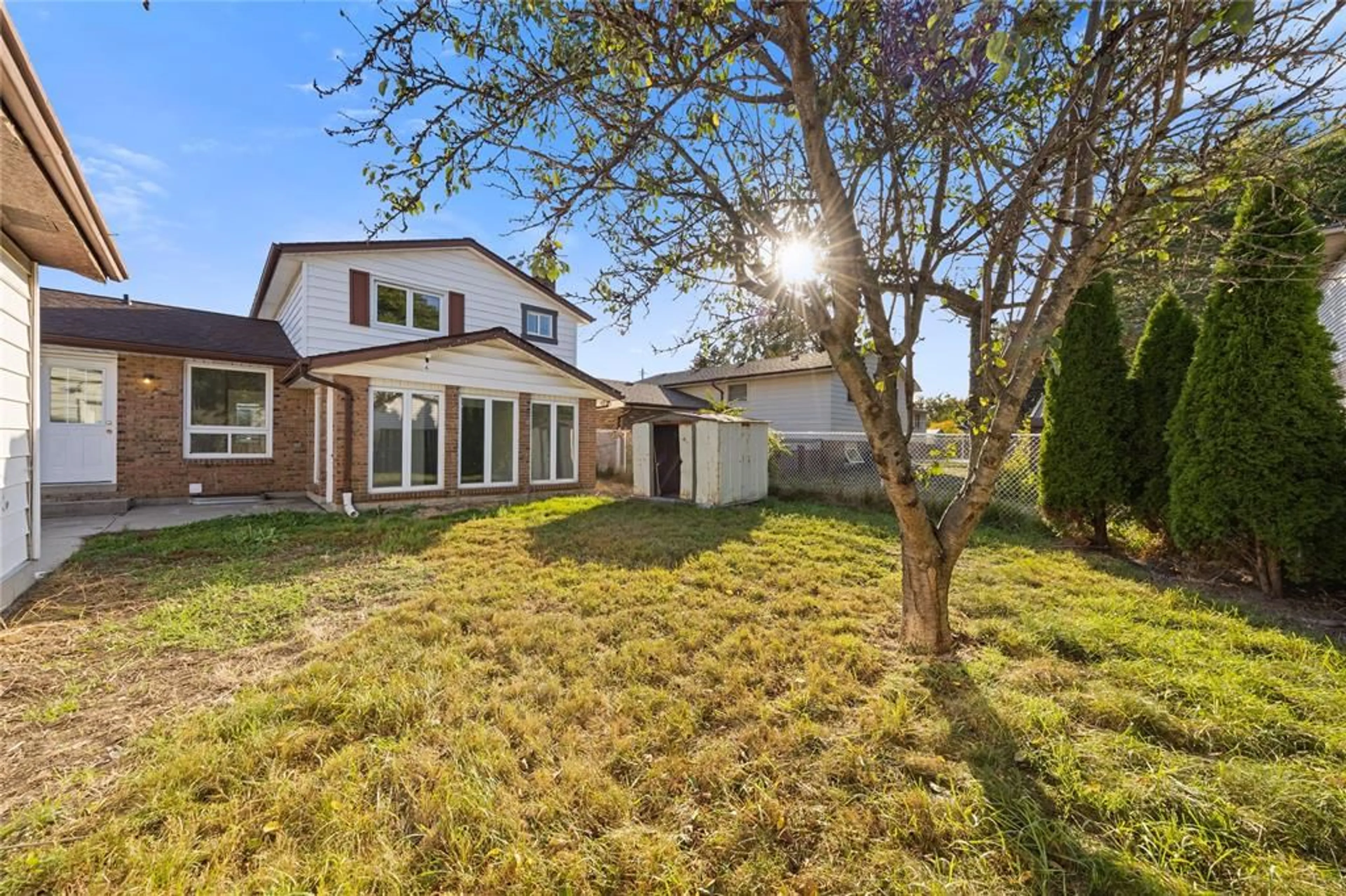 A pic from outside/outdoor area/front of a property/back of a property/a pic from drone, street for 1345 WILTSHIRE St, Sarnia Ontario N7S 4P3