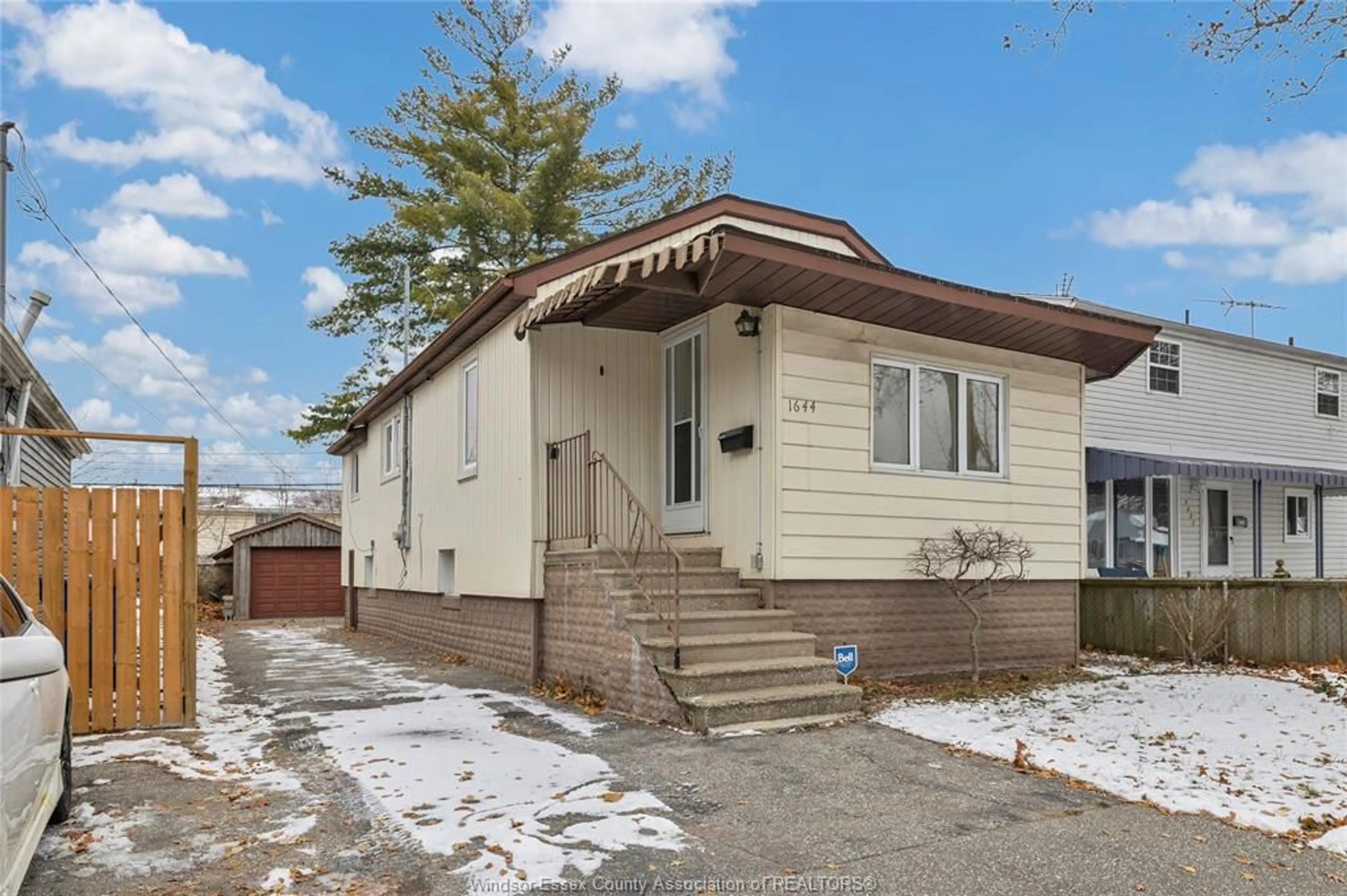 Unknown for 1644 FORD Blvd, Windsor Ontario N8T 2E1