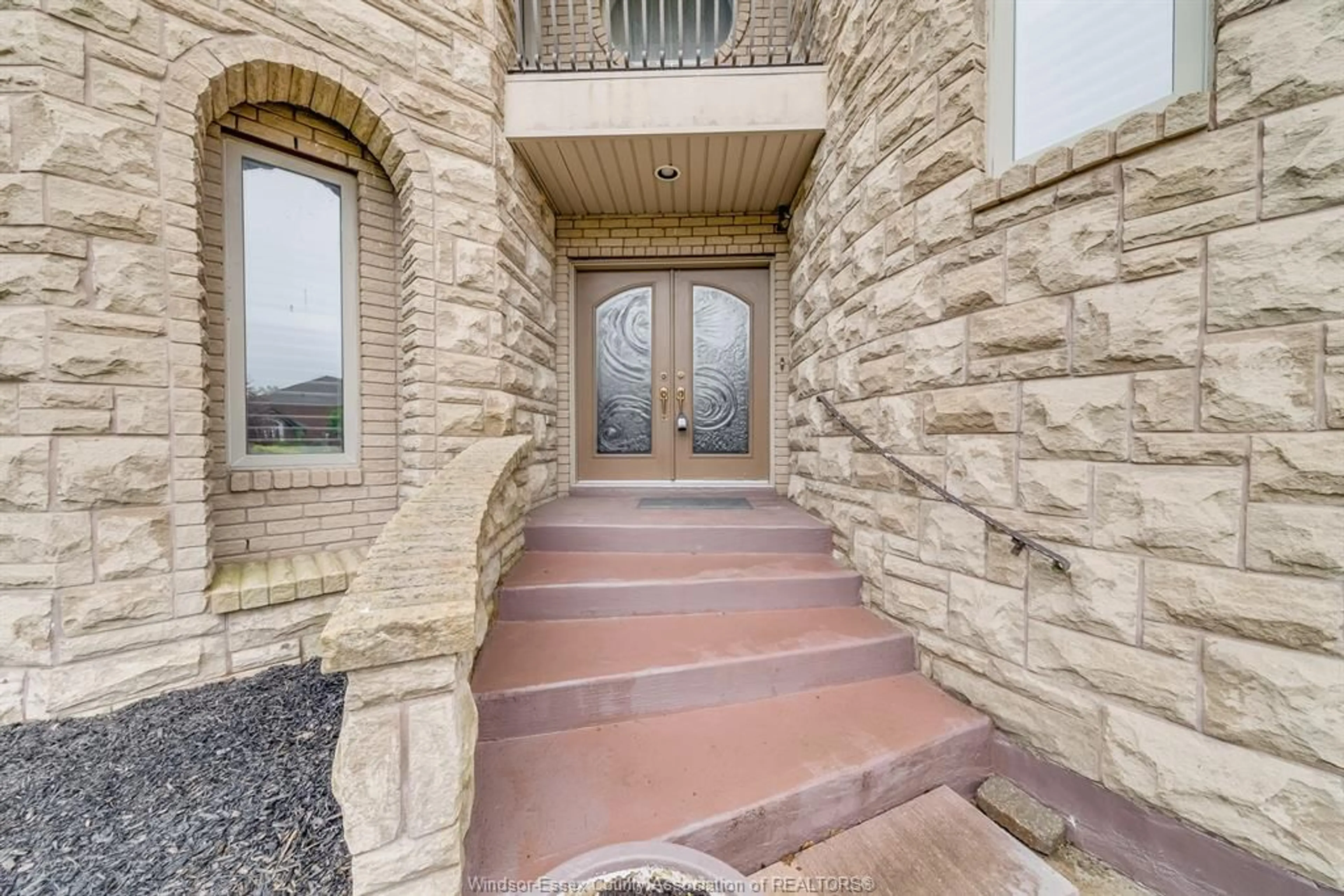 Indoor entryway for 1021 CHELSEA Pky, Lakeshore Ontario N0R 1A0