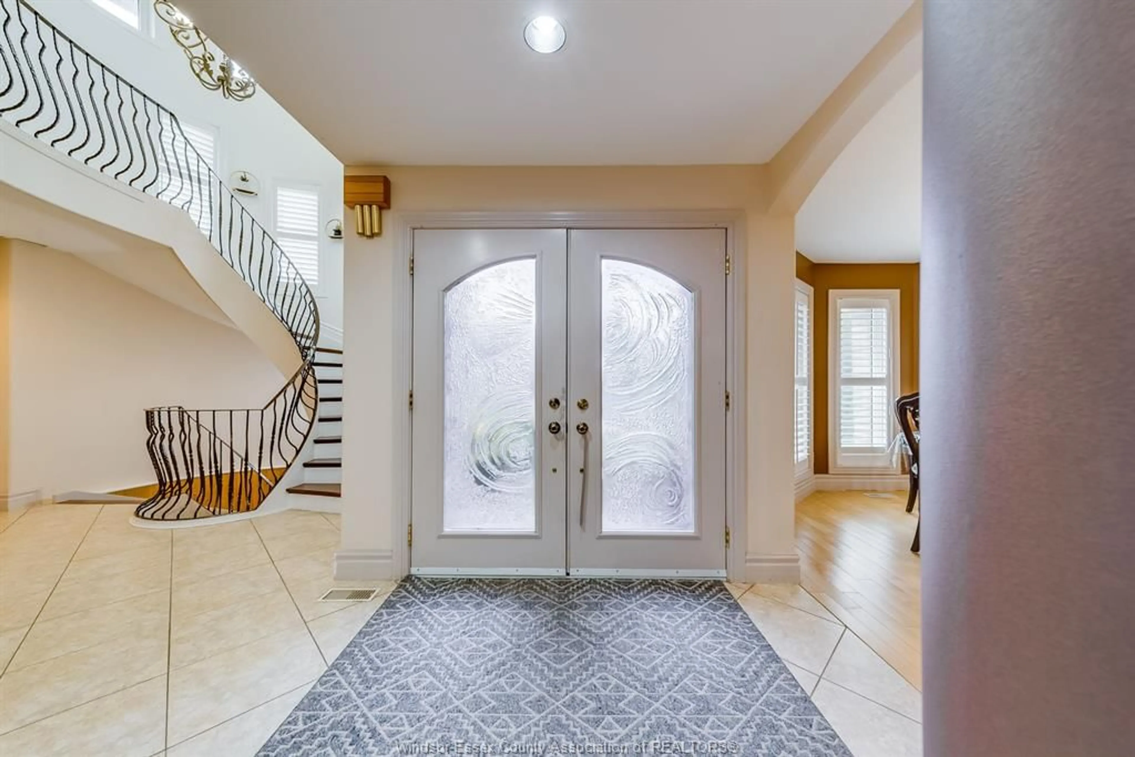 Indoor entryway for 1021 CHELSEA Pky, Lakeshore Ontario N0R 1A0