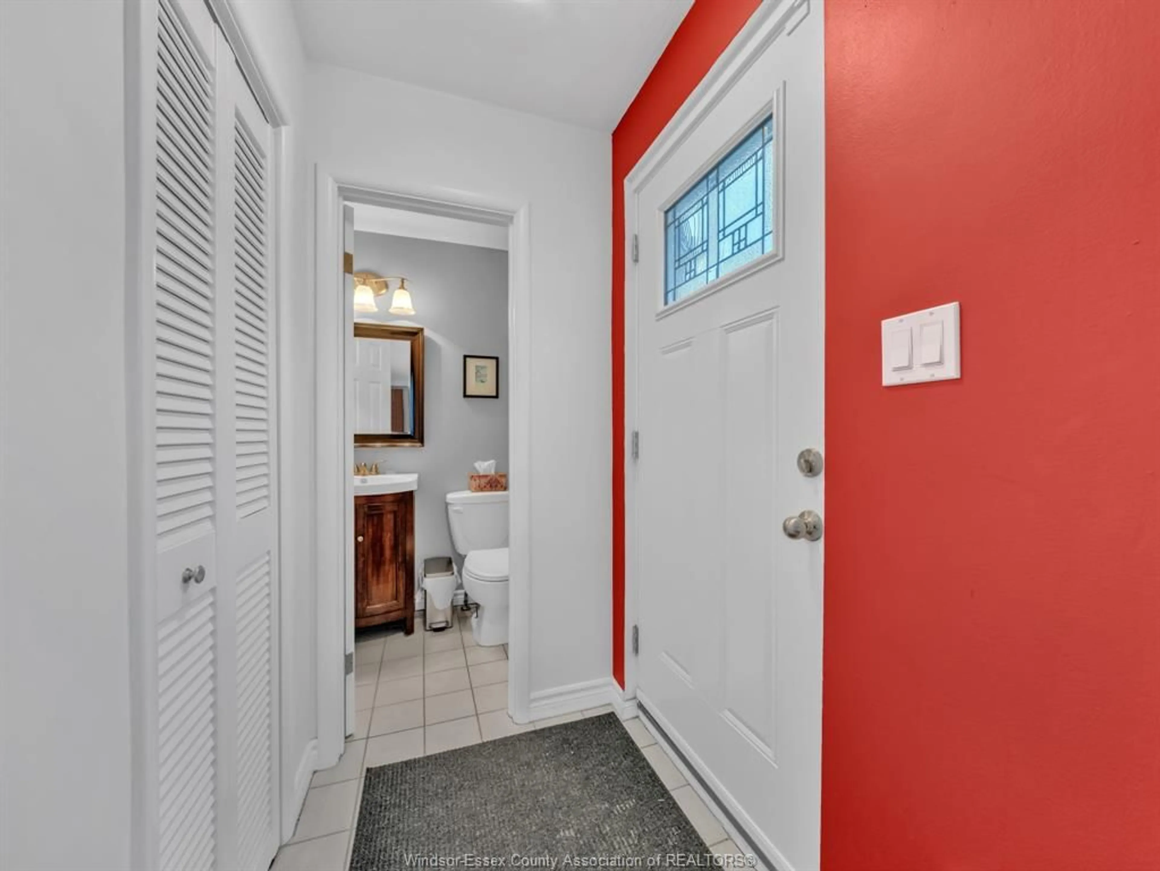 Indoor entryway for 8400 LITTLE RIVER Rd #6, Windsor Ontario N8S 2B5