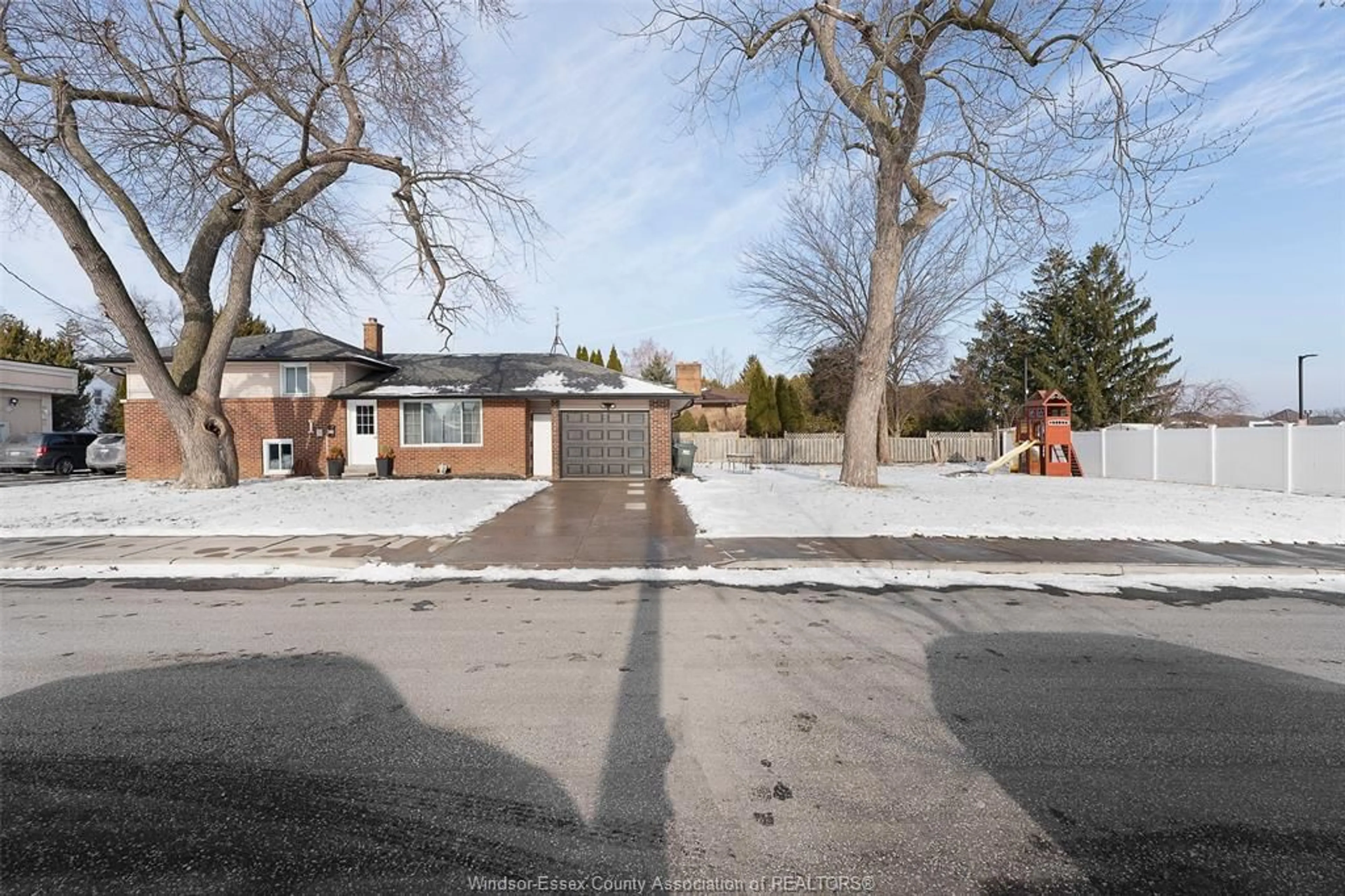 A pic from outside/outdoor area/front of a property/back of a property/a pic from drone, street for 528 SANDISON, Windsor Ontario N9E 1R7