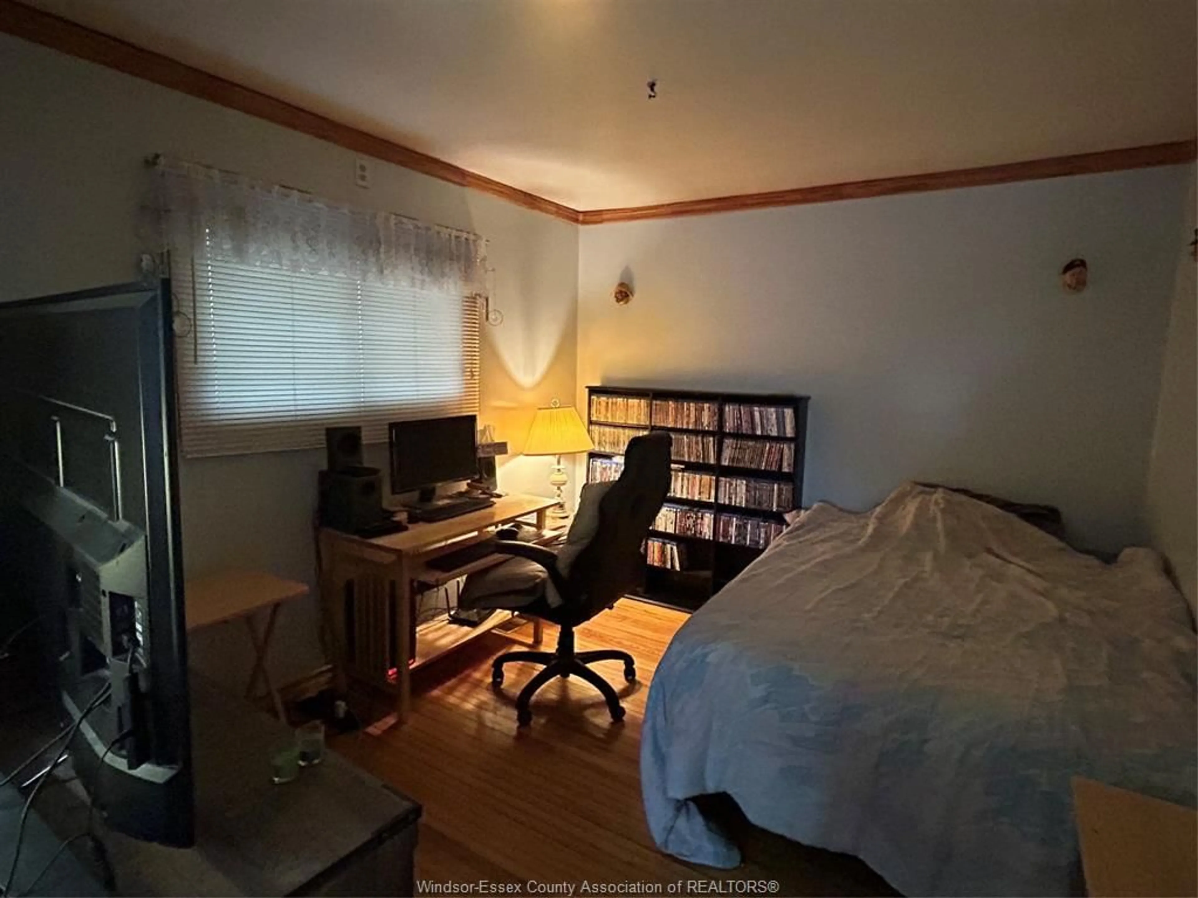 A pic of a room for 3165 TECUMSEH Rd, Windsor Ontario N9C 2B5