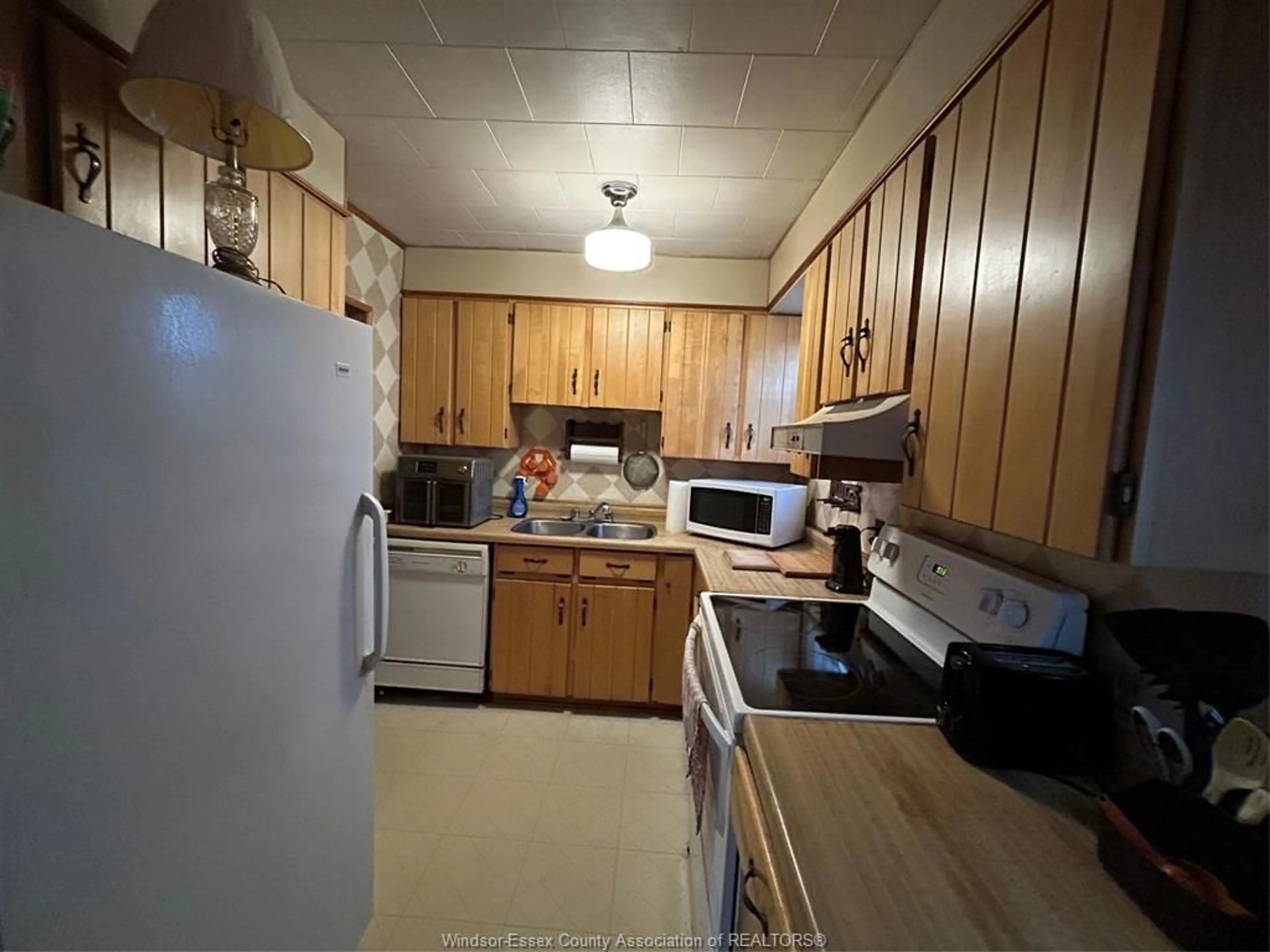 Standard kitchen, unknown for 3165 TECUMSEH Rd, Windsor Ontario N9C 2B5