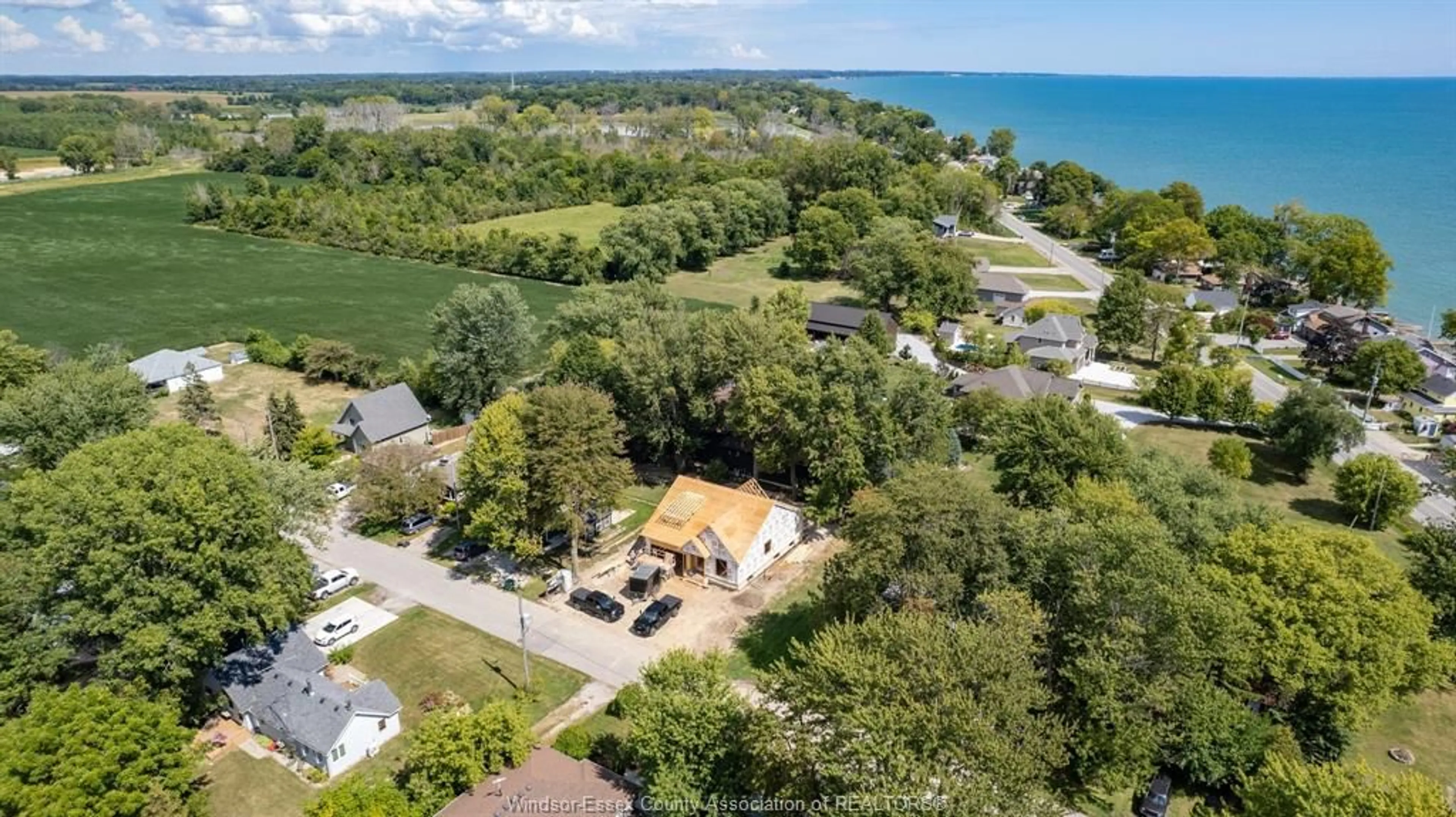 A pic from outside/outdoor area/front of a property/back of a property/a pic from drone, water/lake/river/ocean view for 252 FORD Rd, Kingsville Ontario N9Y 3X2
