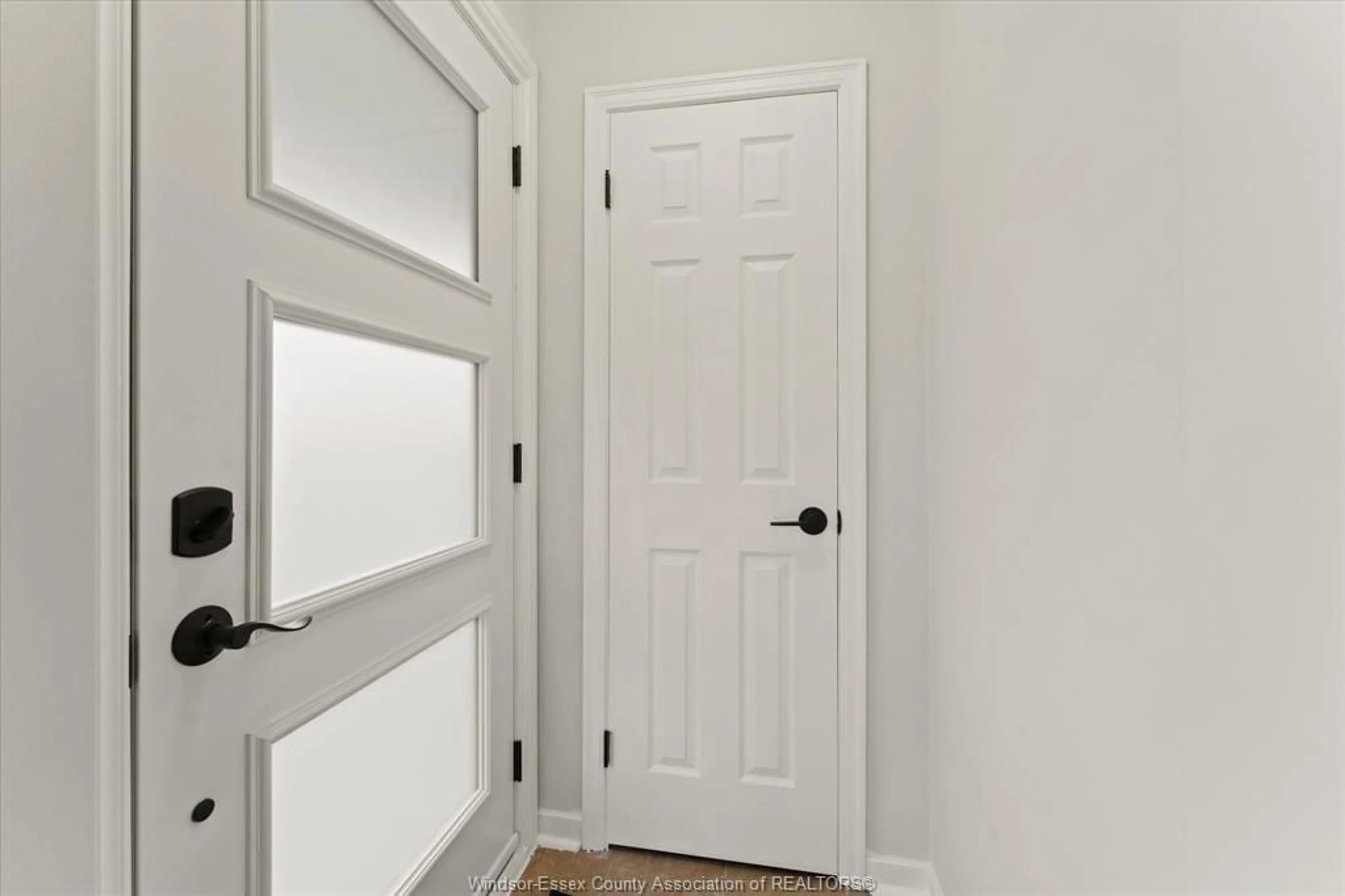 Indoor entryway for 2715 Dandurand, Windsor Ontario N9E 2E2