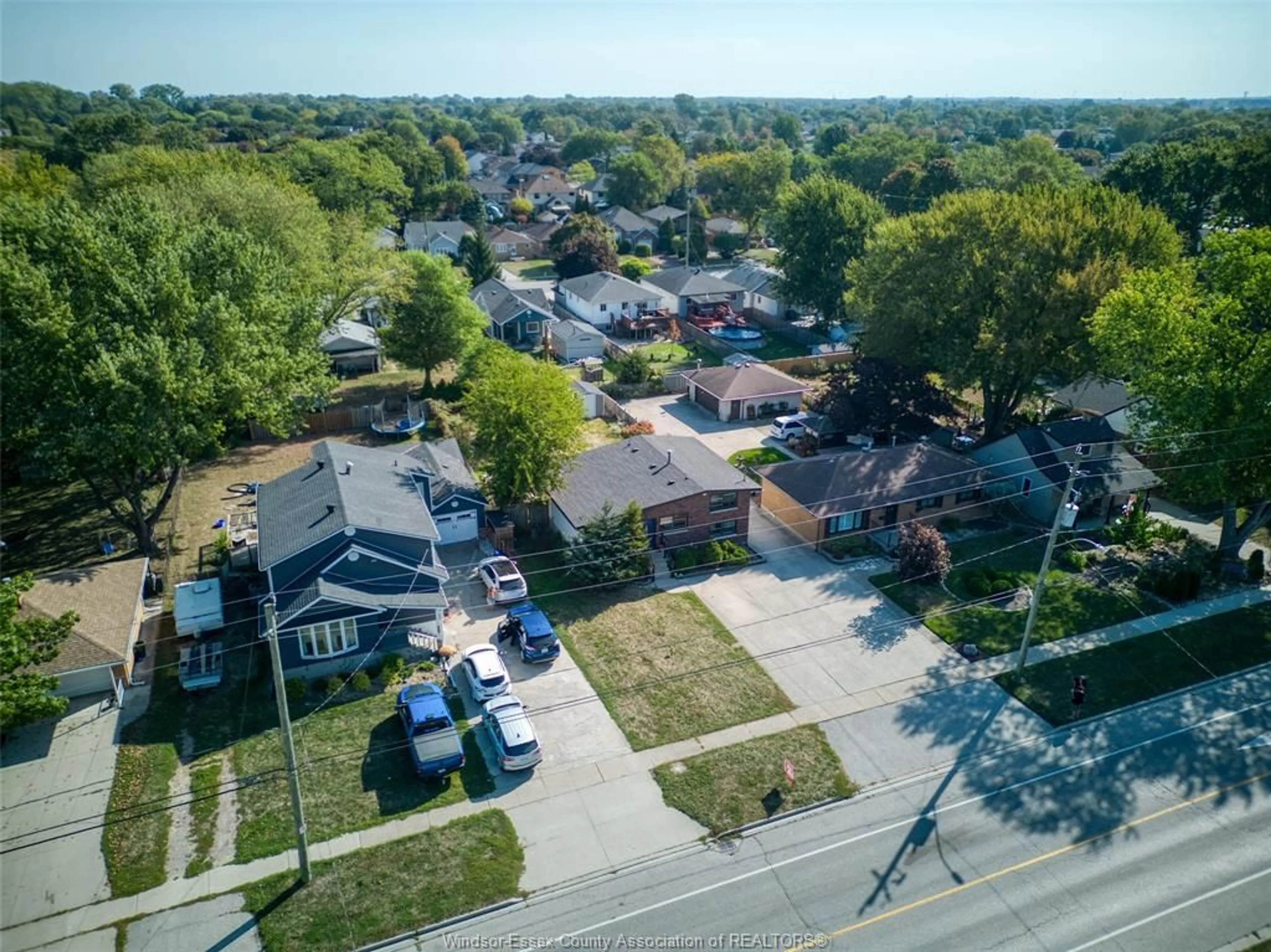 A pic from outside/outdoor area/front of a property/back of a property/a pic from drone, street for 426 LESPERANCE Rd, Tecumseh Ontario N8N 1W4