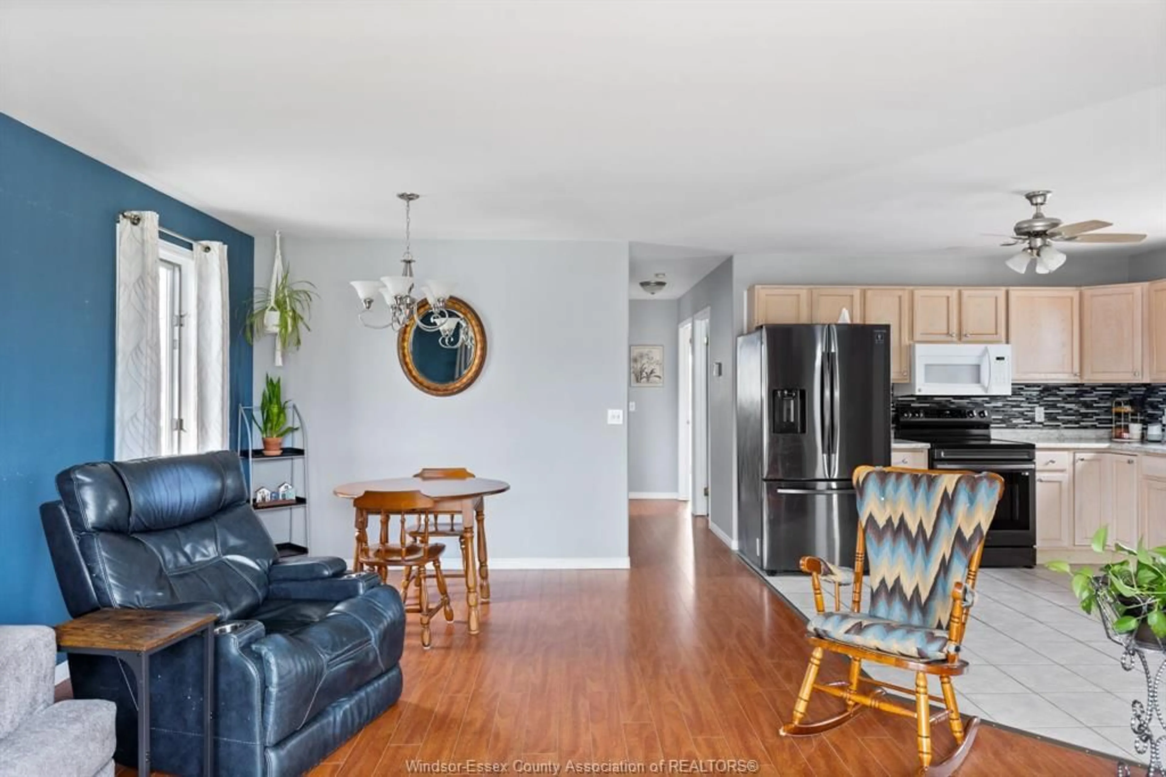 Living room with furniture, wood/laminate floor for 149 BELLCREFT Dr, Colchester Ontario N0R 1G0