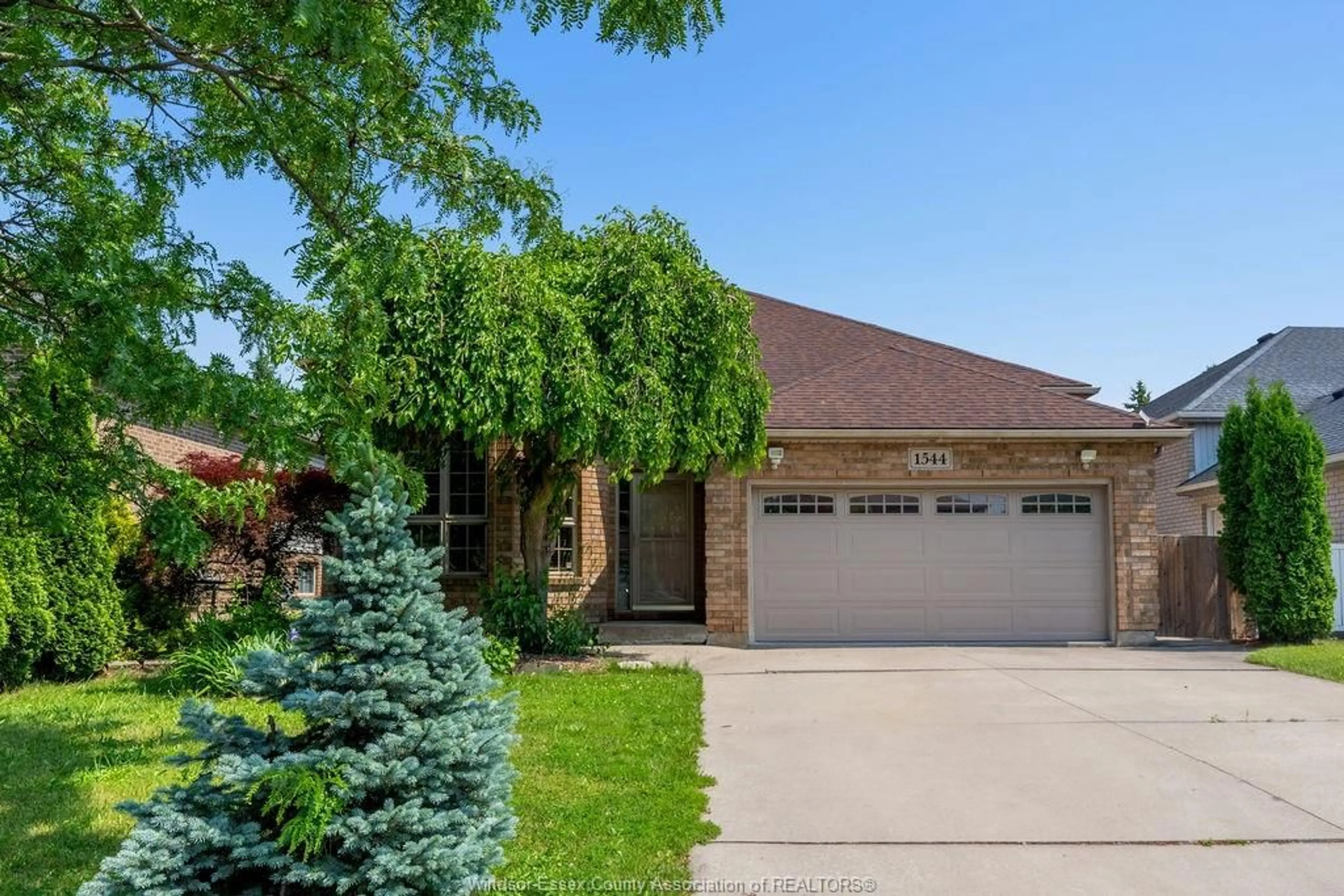 Home with brick exterior material, street for 1544 IMPERIAL Cres, Windsor Ontario N9G 2T8