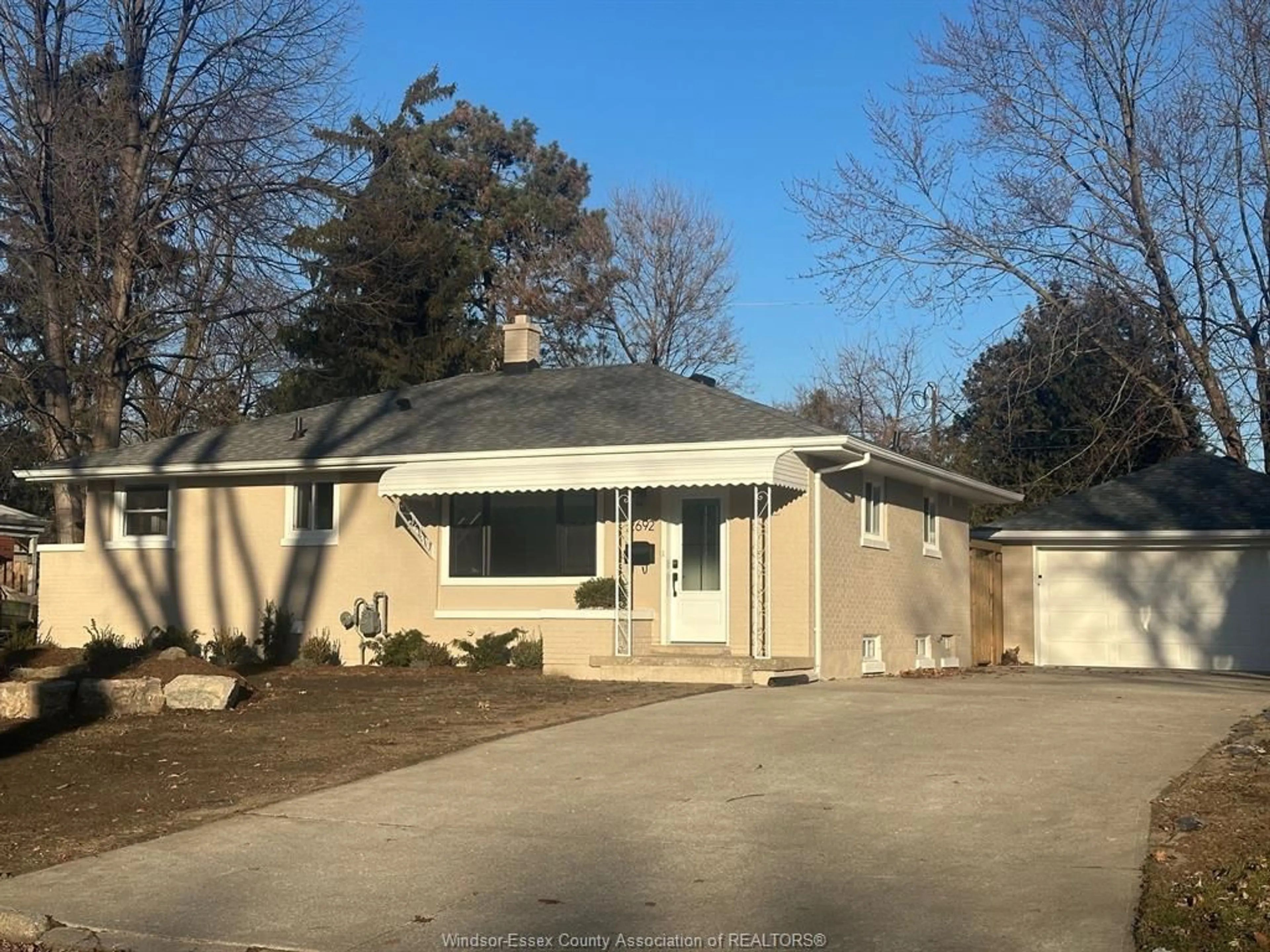 Unknown for 2692 EVERTS, Windsor Ontario N9E 2V1