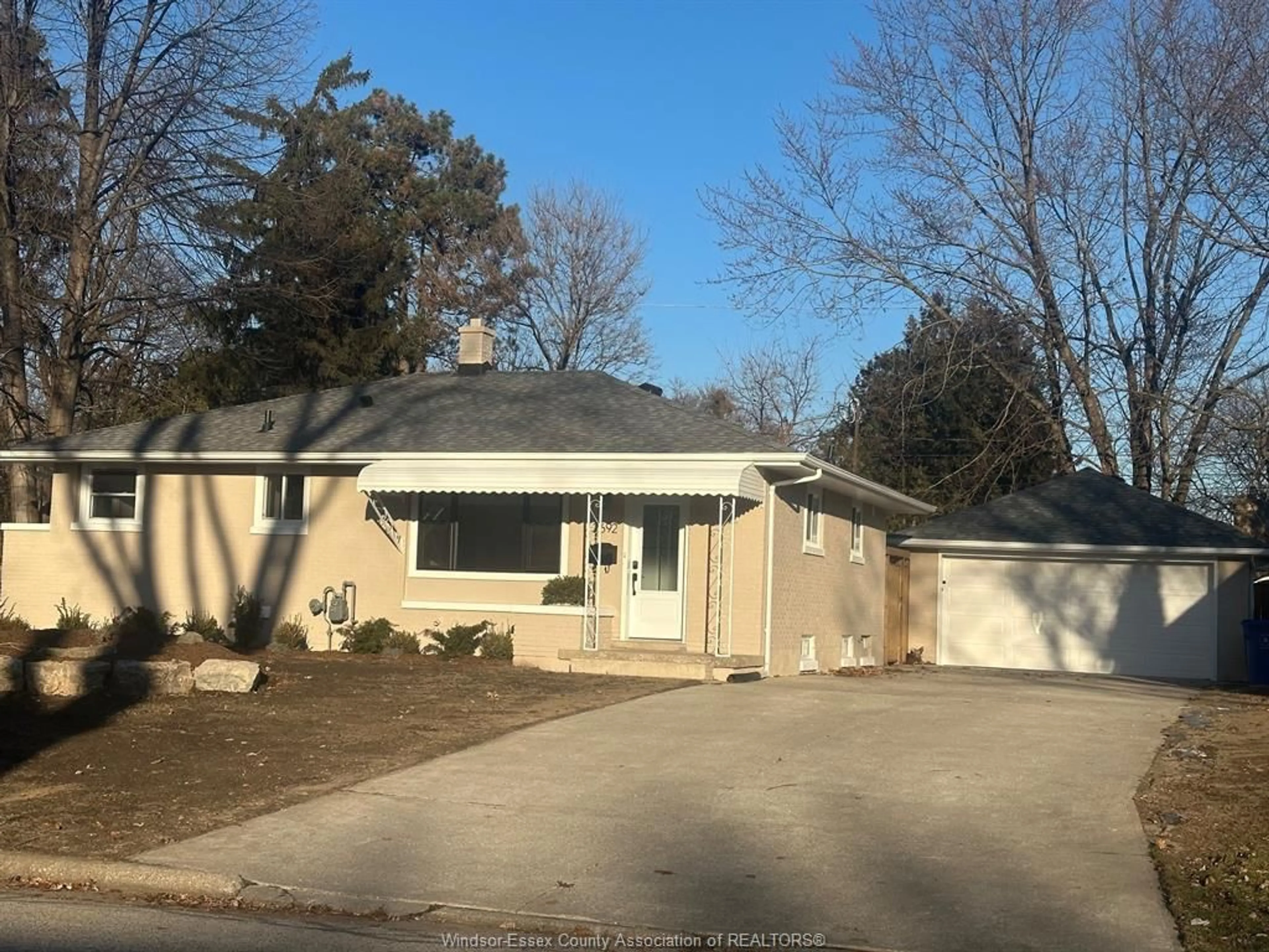 Unknown for 2692 EVERTS, Windsor Ontario N9E 2V1