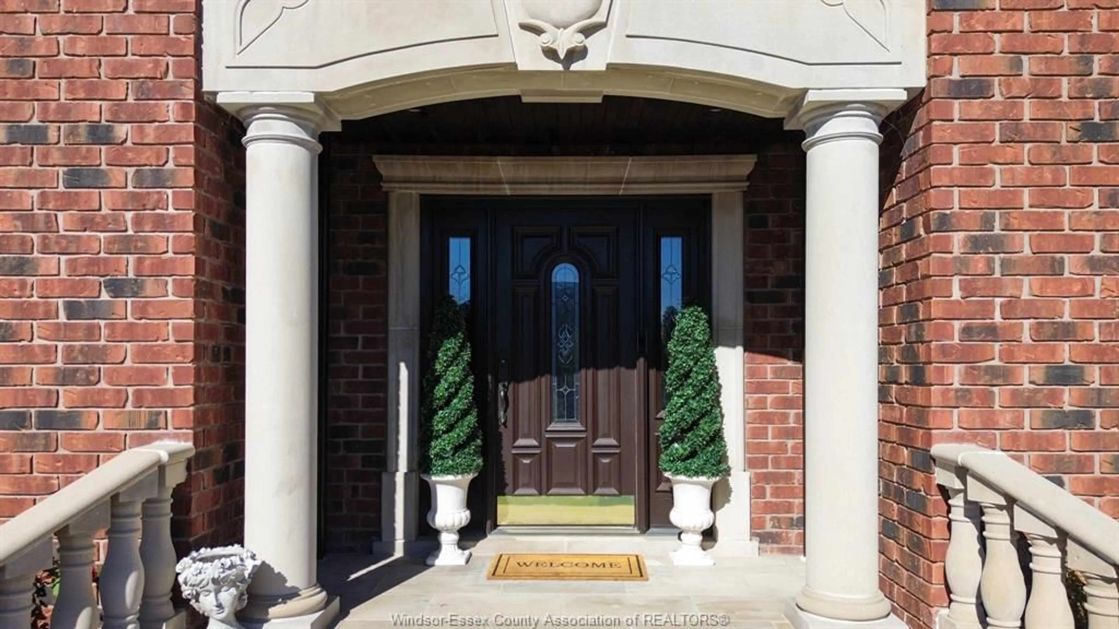 Indoor entryway for 1042 HUNTINGTON, Lakeshore Ontario N8L 0W2