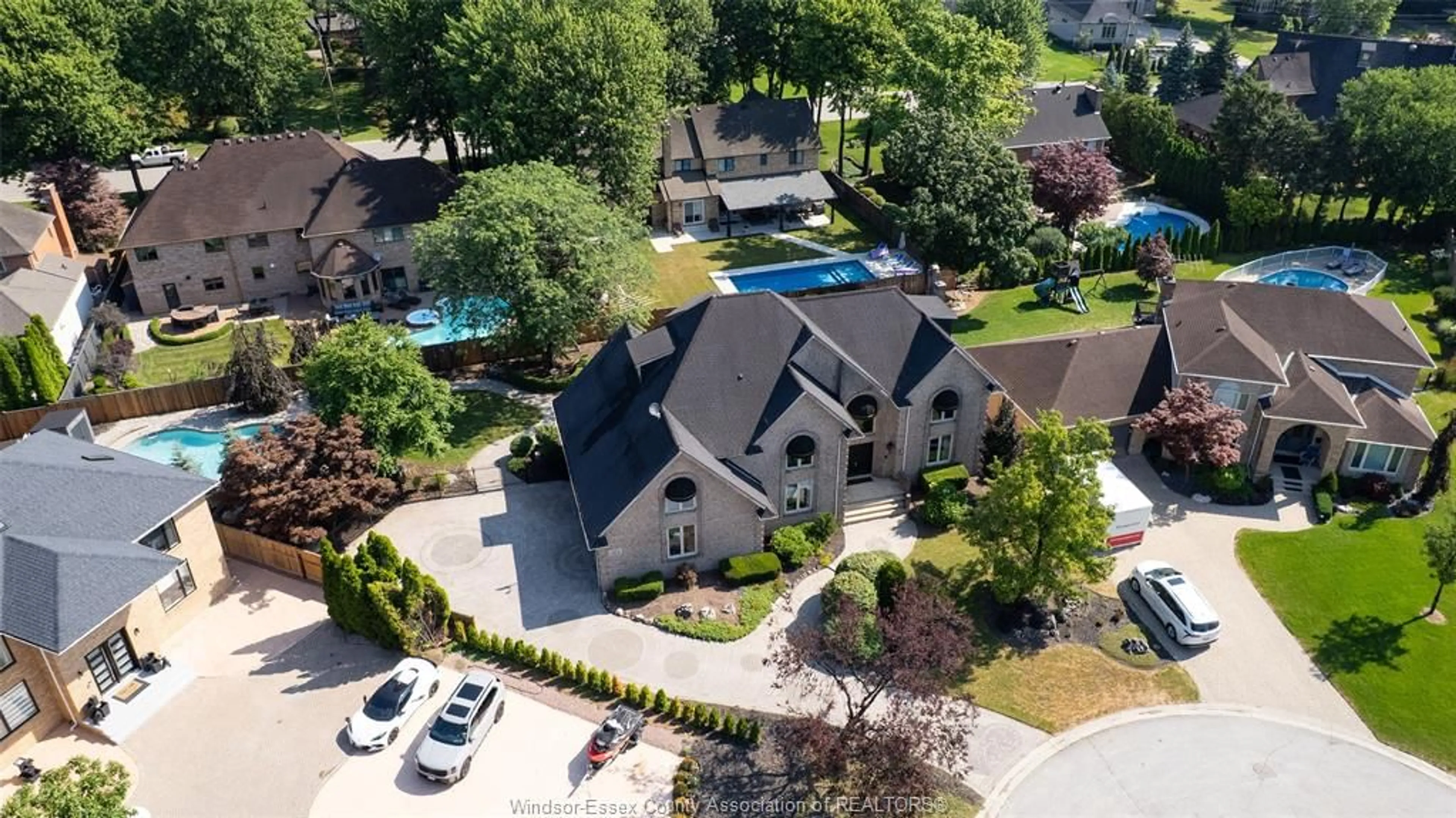 A pic from outside/outdoor area/front of a property/back of a property/a pic from drone, street for 15 Fasan Cres, Tecumseh Ontario N8N 4L1