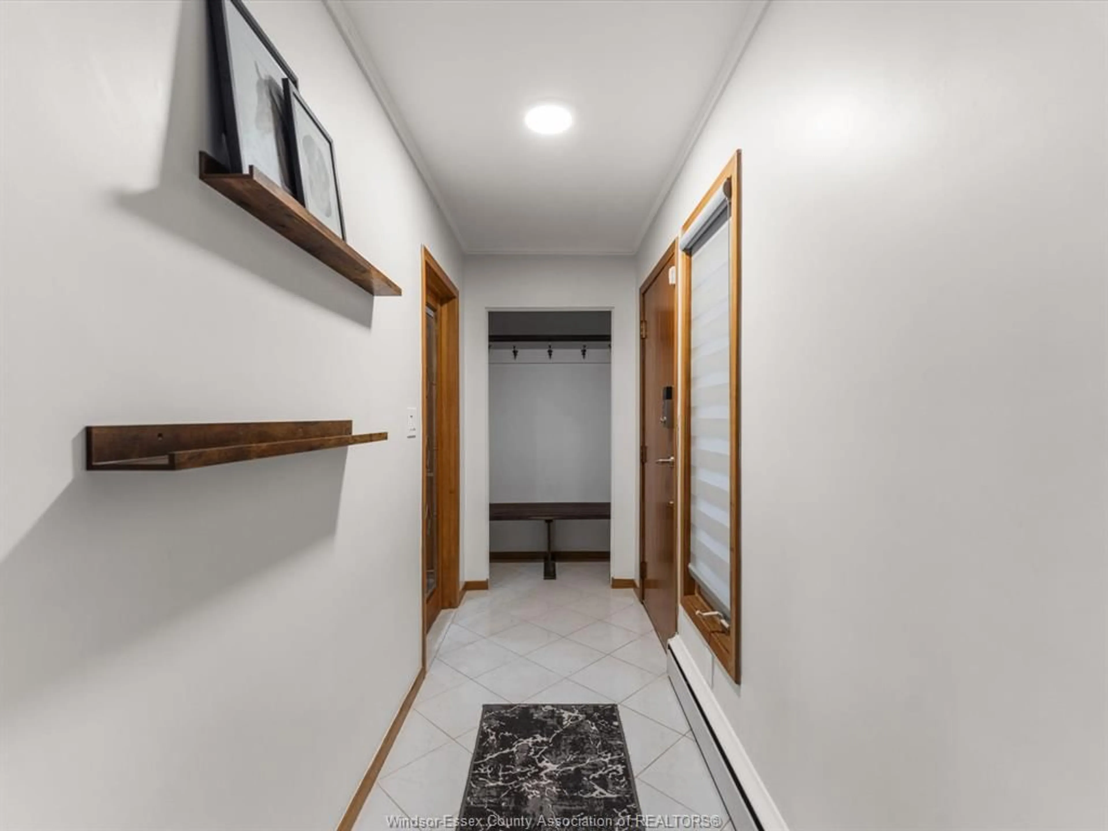 Indoor entryway for 14 LORNE Ave, Leamington Ontario N8H 2H7