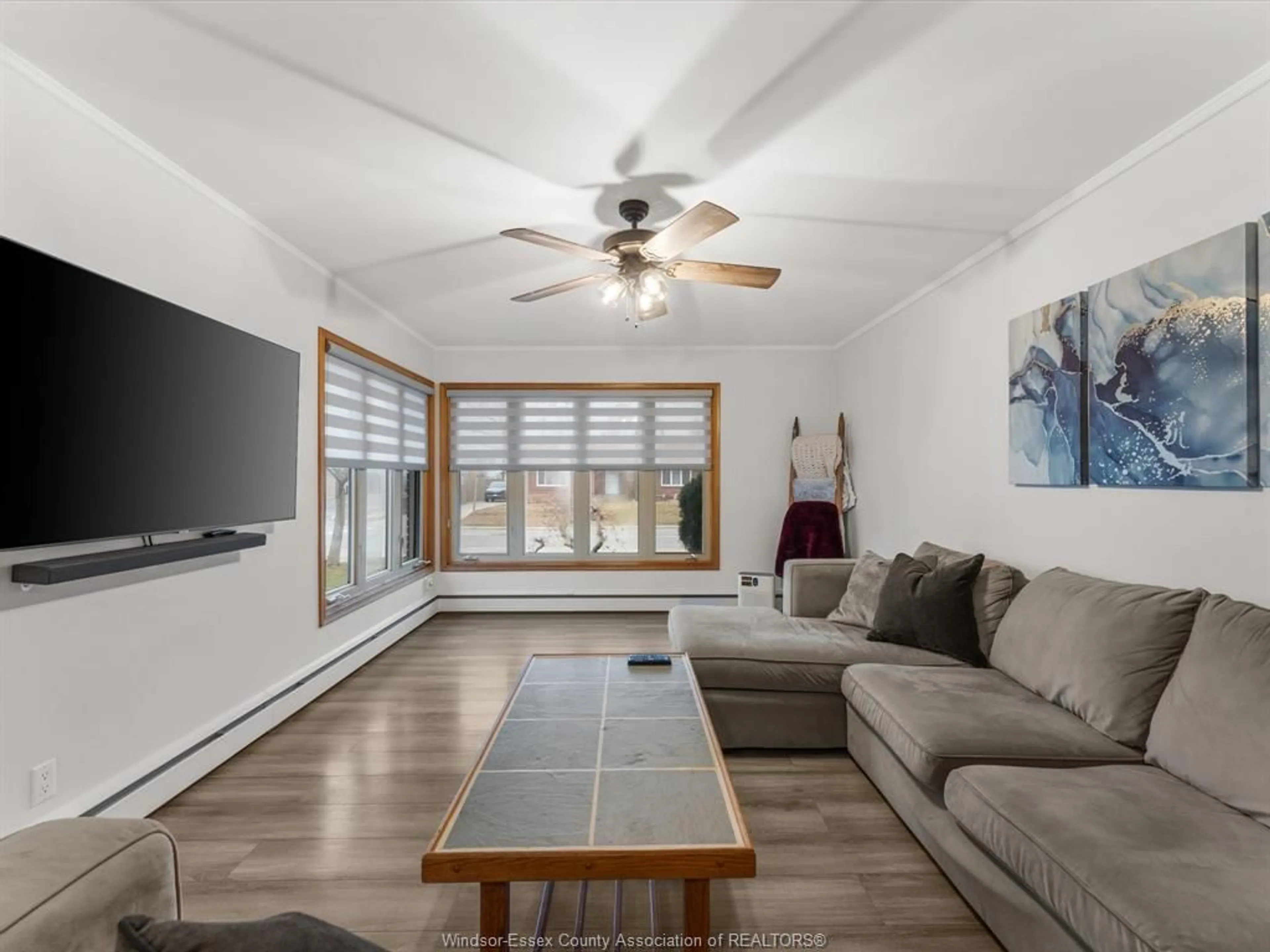 Living room with furniture, wood/laminate floor for 14 LORNE Ave, Leamington Ontario N8H 2H7