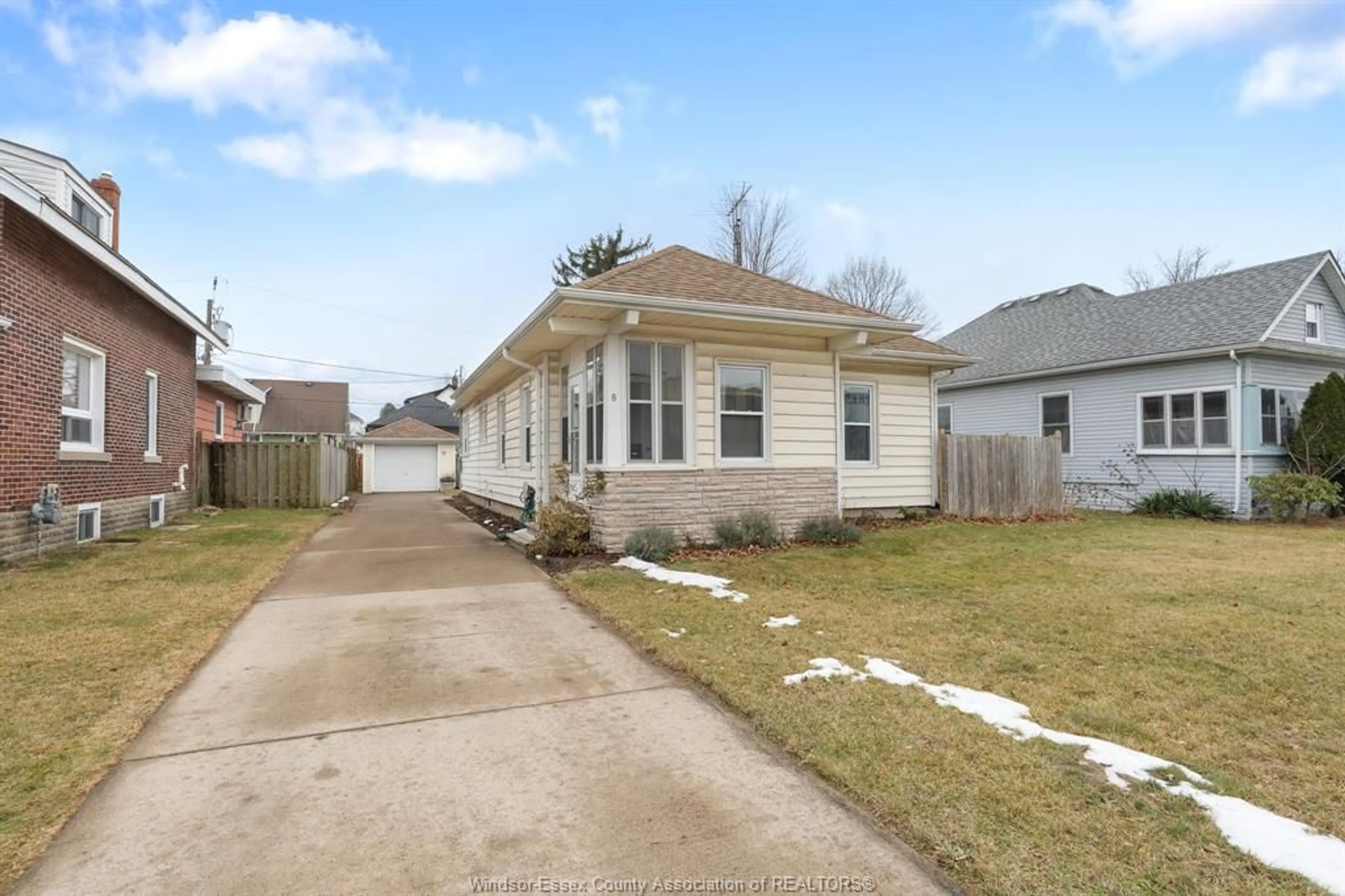 Unknown for 8 Morgan, Leamington Ontario N8H 2E4