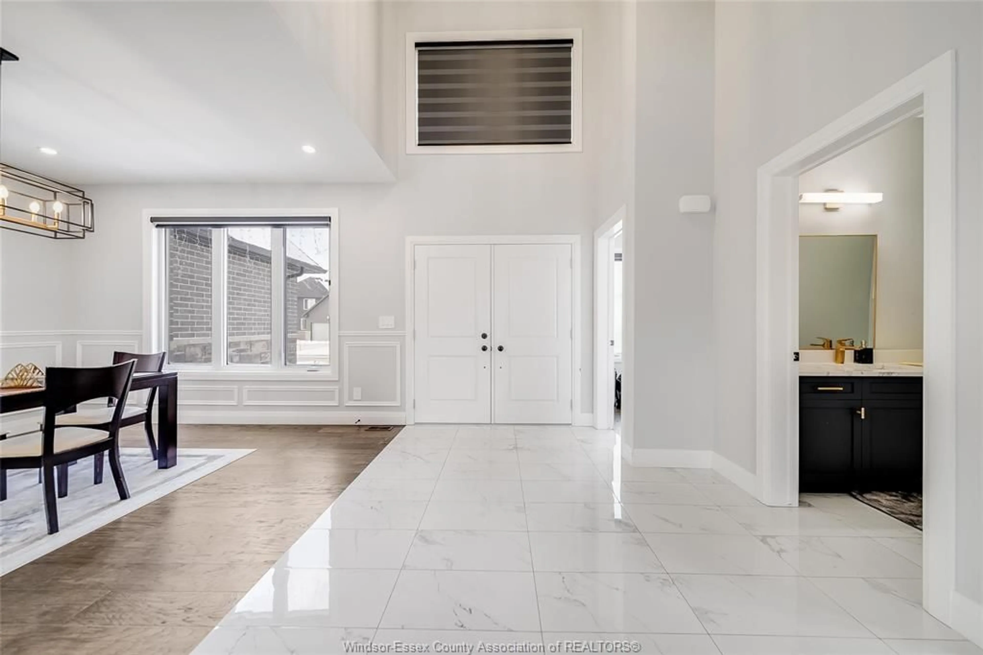 Indoor foyer for 4433 BELMONT, Comber Ontario N0P 1J0