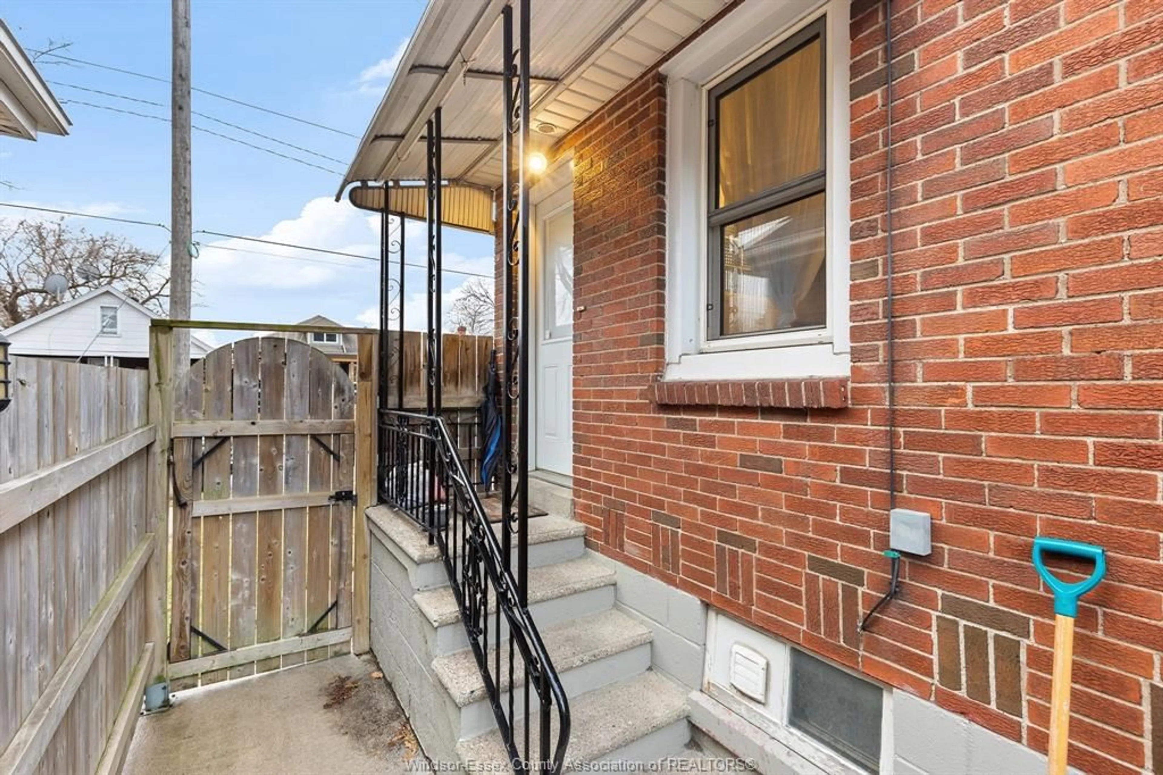 Unknown for 2332 MERCER, Windsor Ontario N8X 3R3