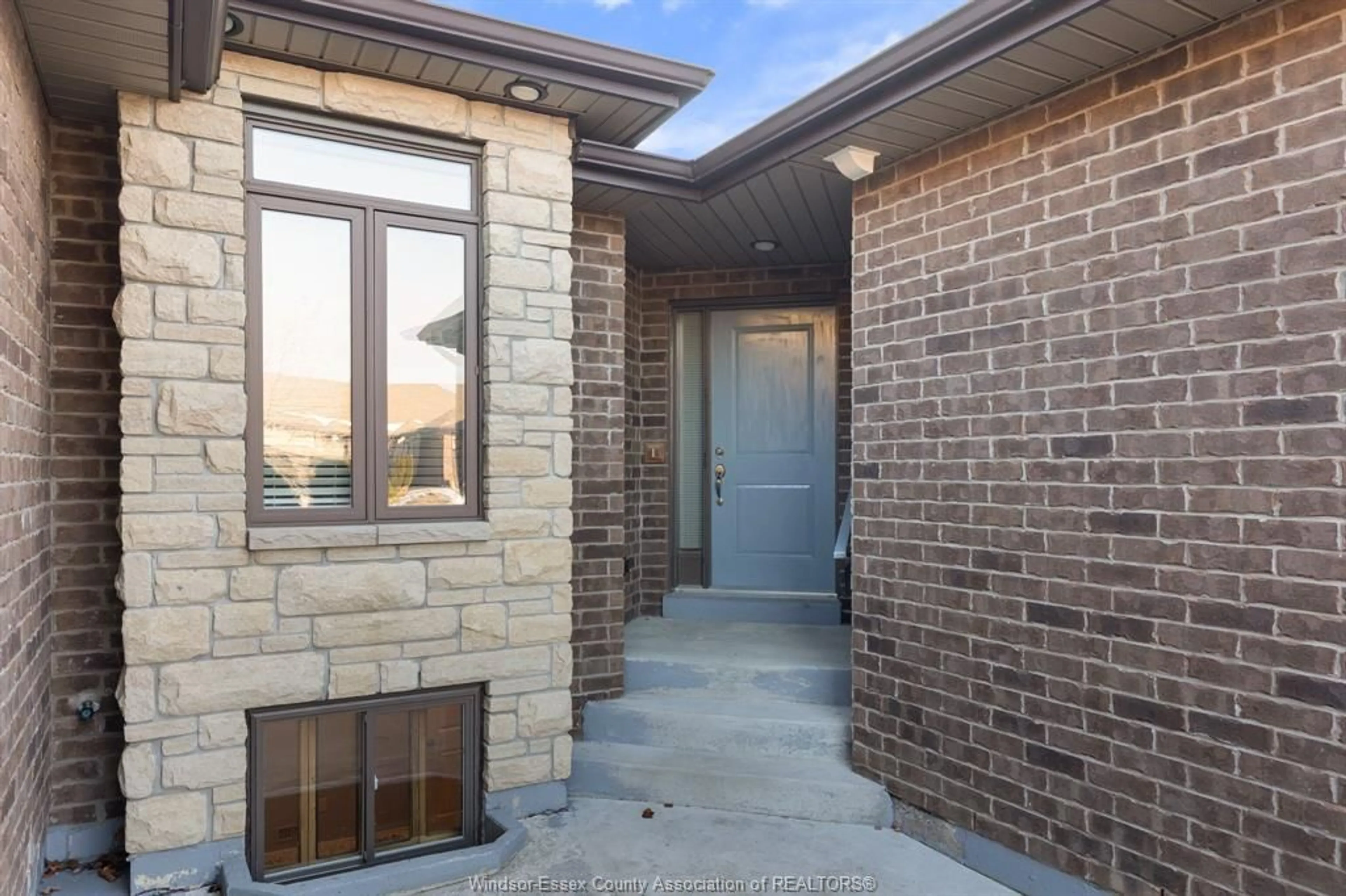 Home with brick exterior material, street for 475 OLD COLONY Trail, Amherstburg Ontario N9V 0A1