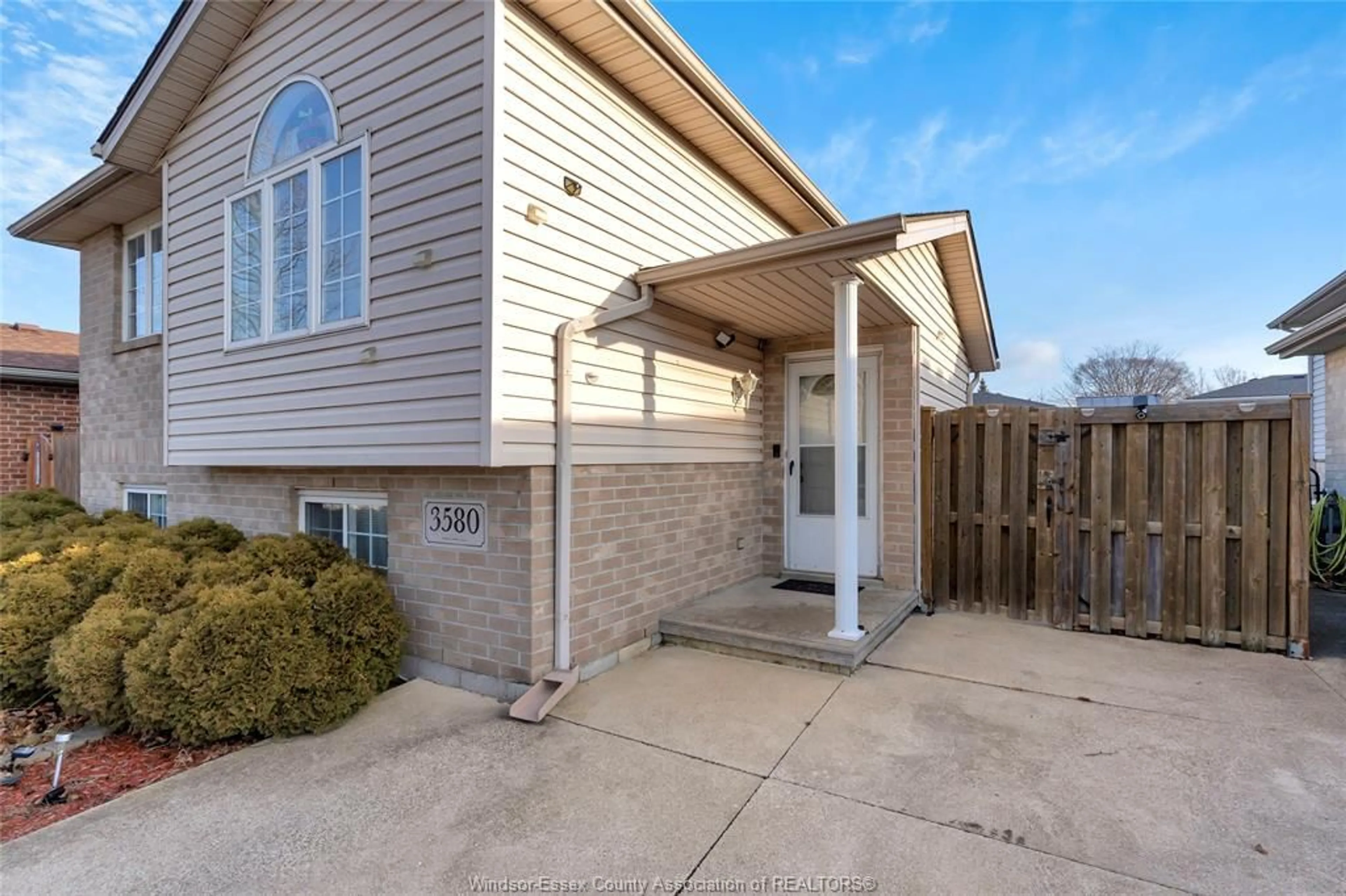 Unknown for 3580 KLONDIKE Ave, Windsor Ontario N8W 5T2