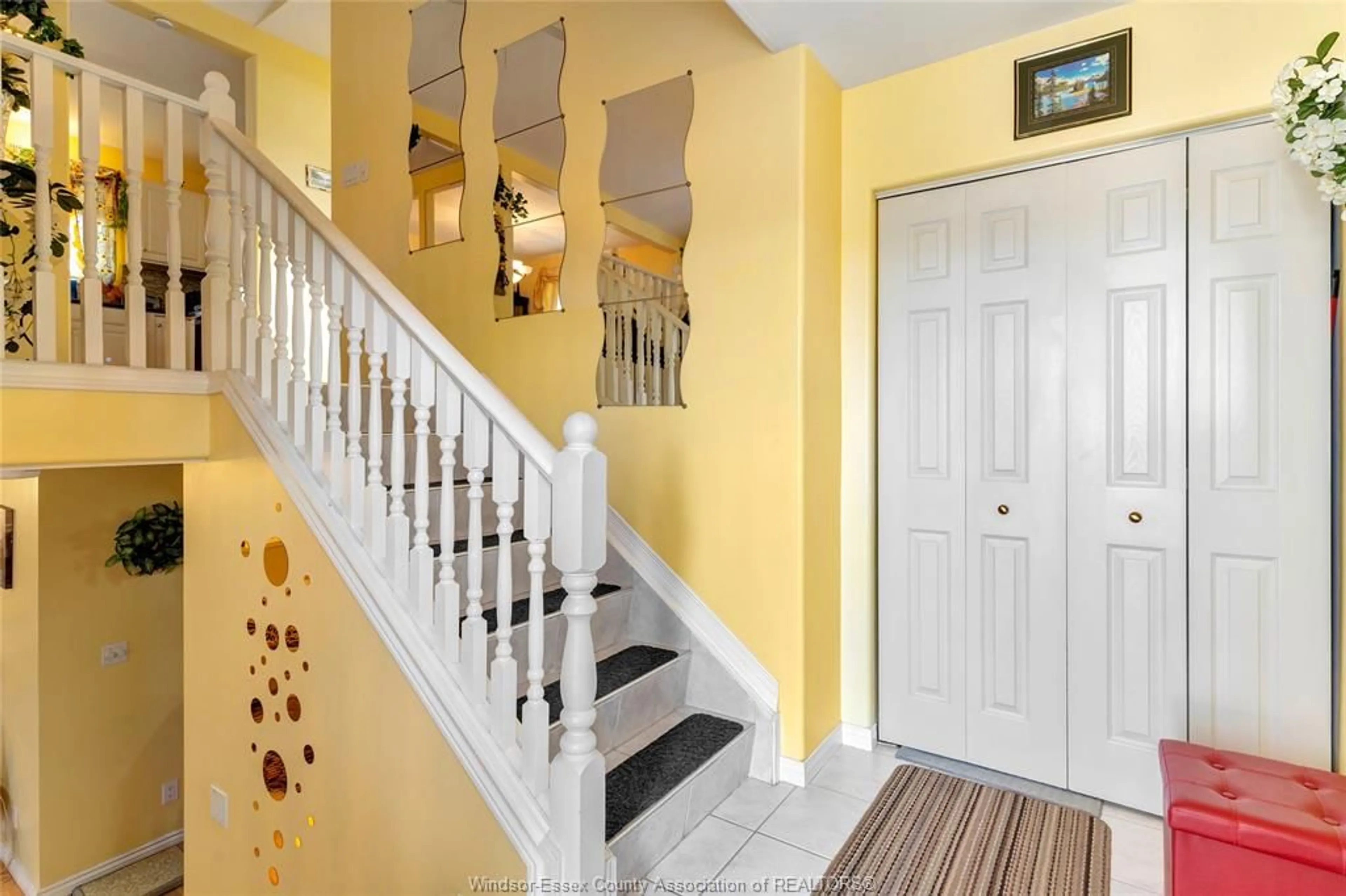 Indoor entryway for 3580 KLONDIKE Ave, Windsor Ontario N8W 5T2