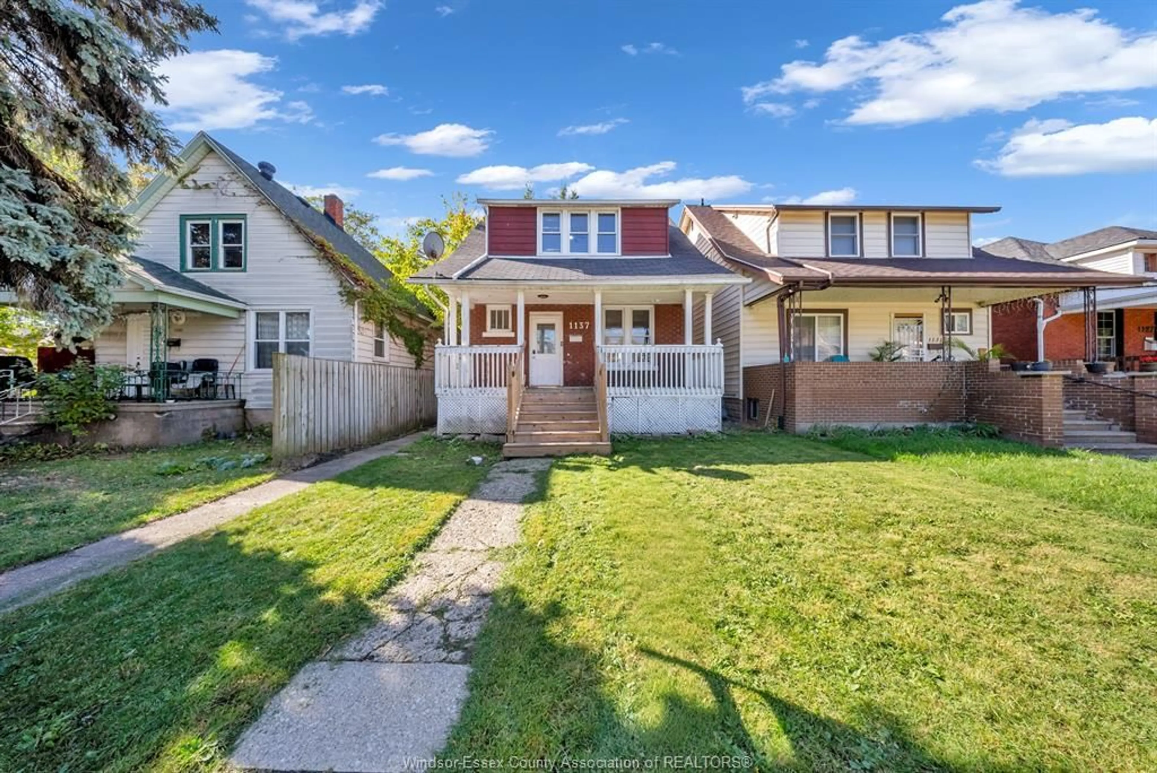 A pic from outside/outdoor area/front of a property/back of a property/a pic from drone, street for 1137 BRUCE Ave, Windsor Ontario N9A 4Y3