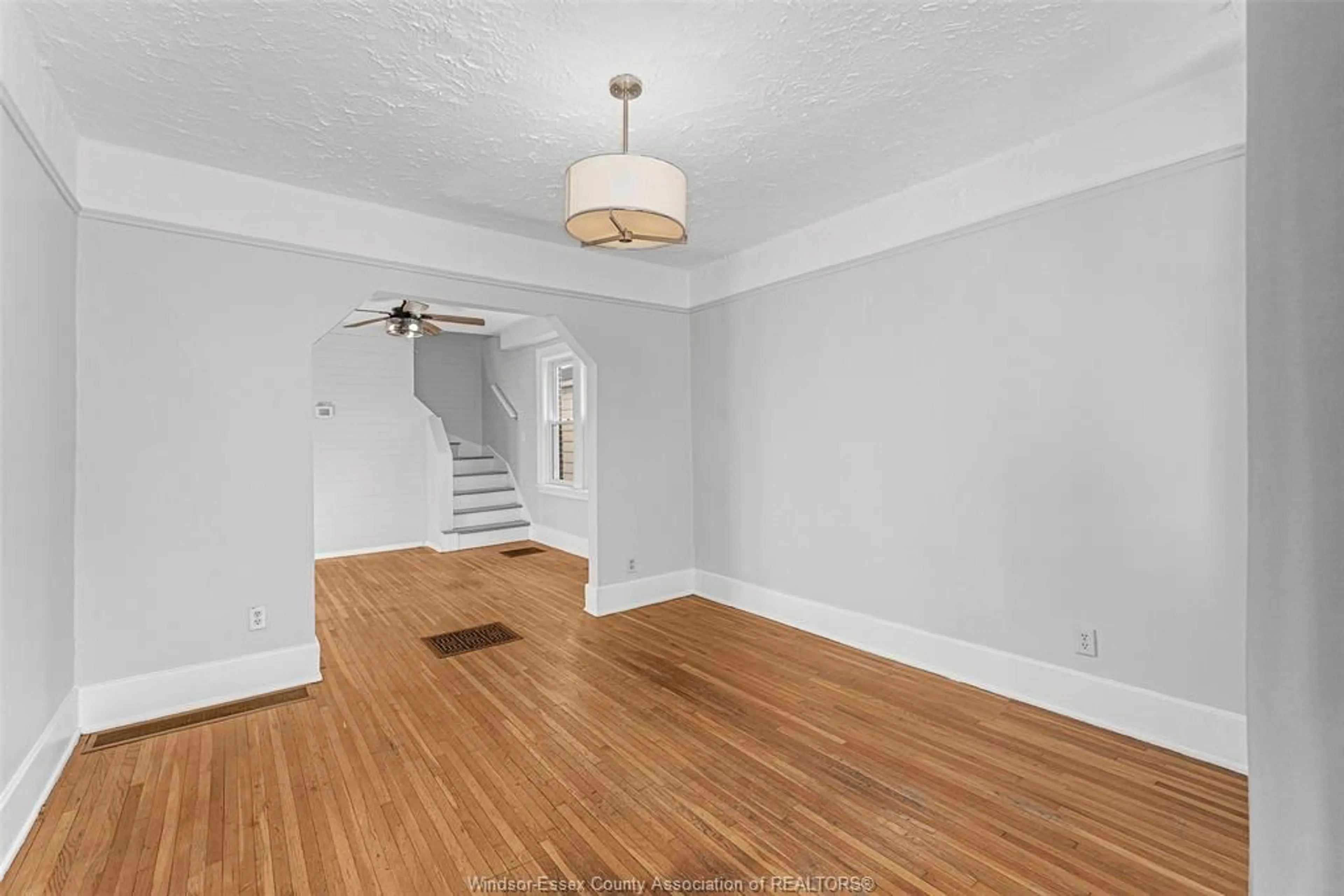 A pic of a room for 1044 ELM Ave, Windsor Ontario N9A 5H7