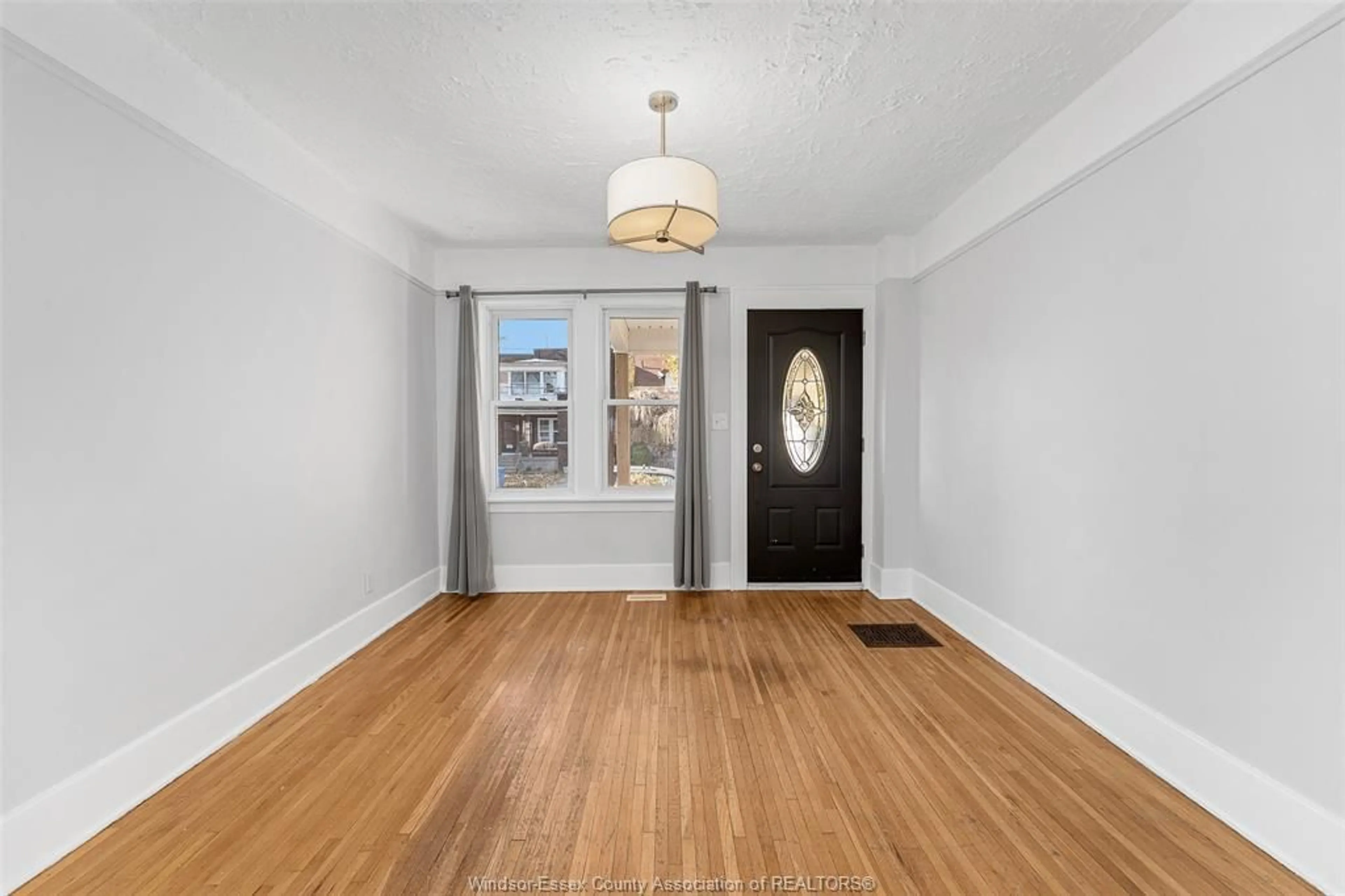 Unknown for 1044 ELM Ave, Windsor Ontario N9A 5H7