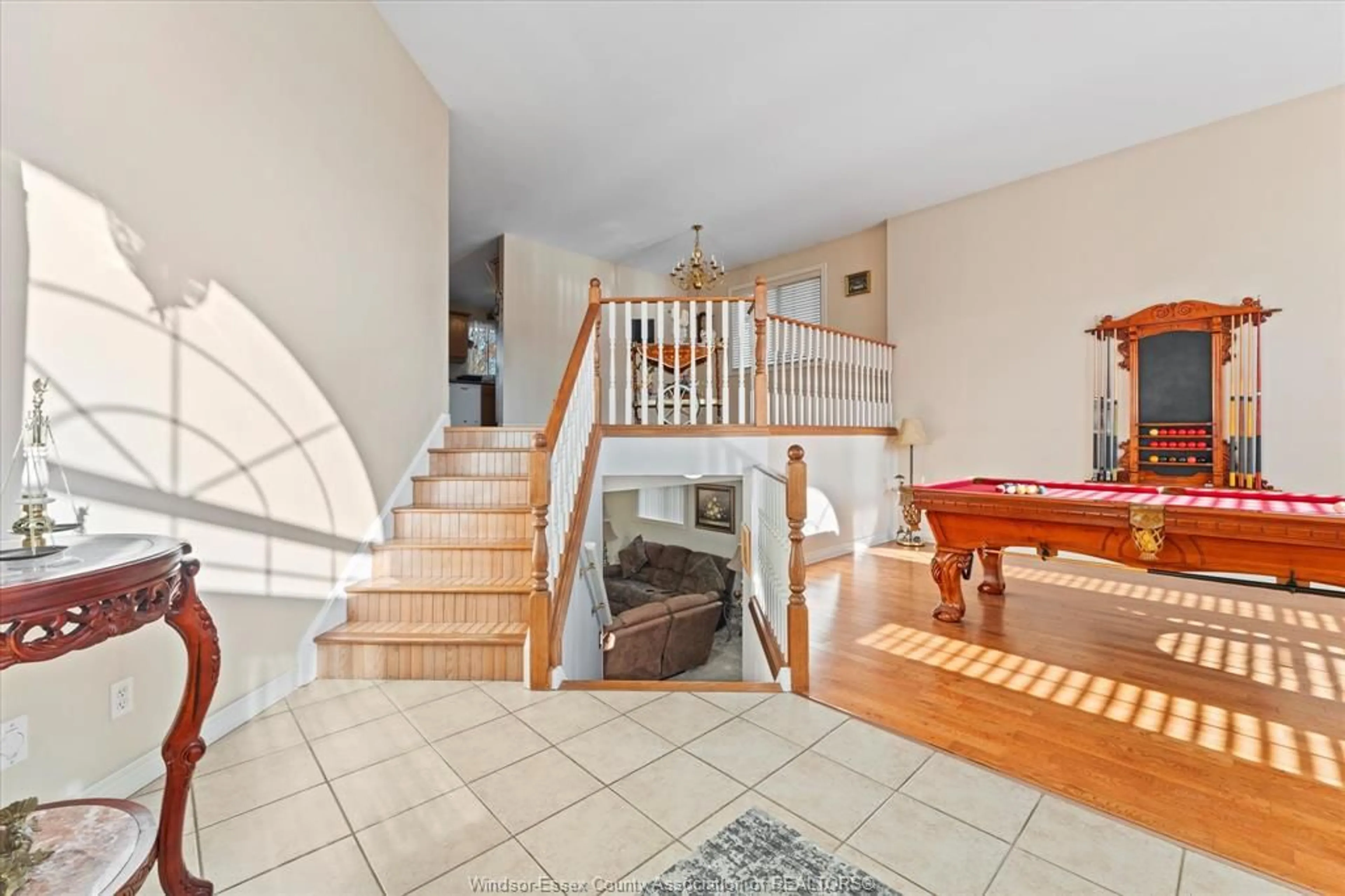 Indoor foyer for 44 Whelan, Amherstburg Ontario N9V 4A5