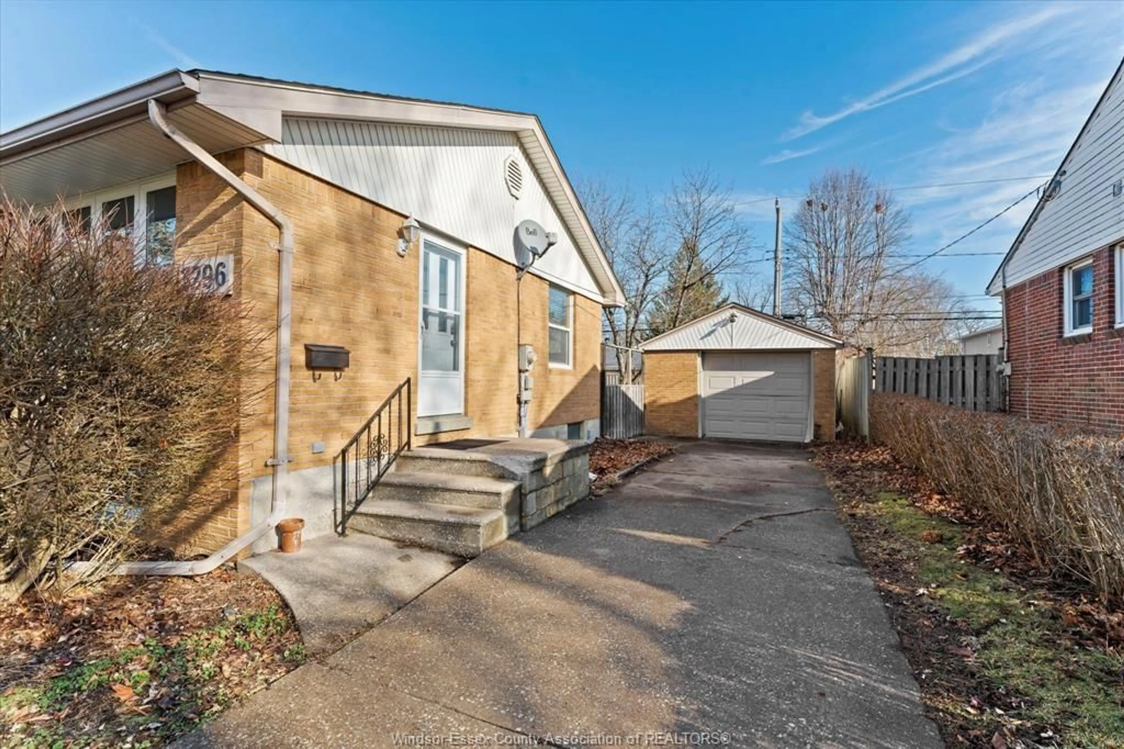 Unknown for 3296 MAISONNEUVE Ave, Windsor Ontario N9E 1Y7