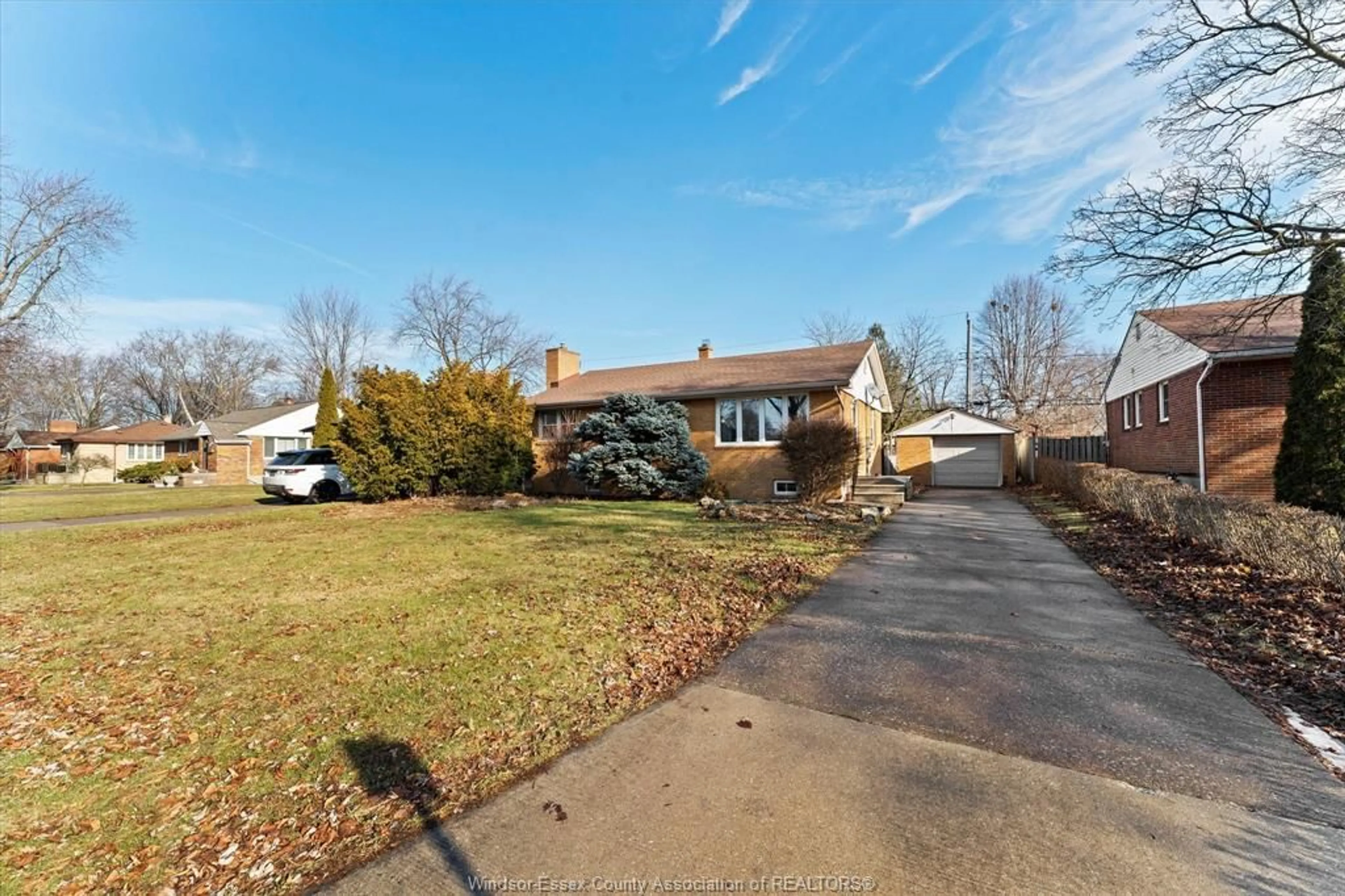 A pic from outside/outdoor area/front of a property/back of a property/a pic from drone, street for 3296 MAISONNEUVE Ave, Windsor Ontario N9E 1Y7