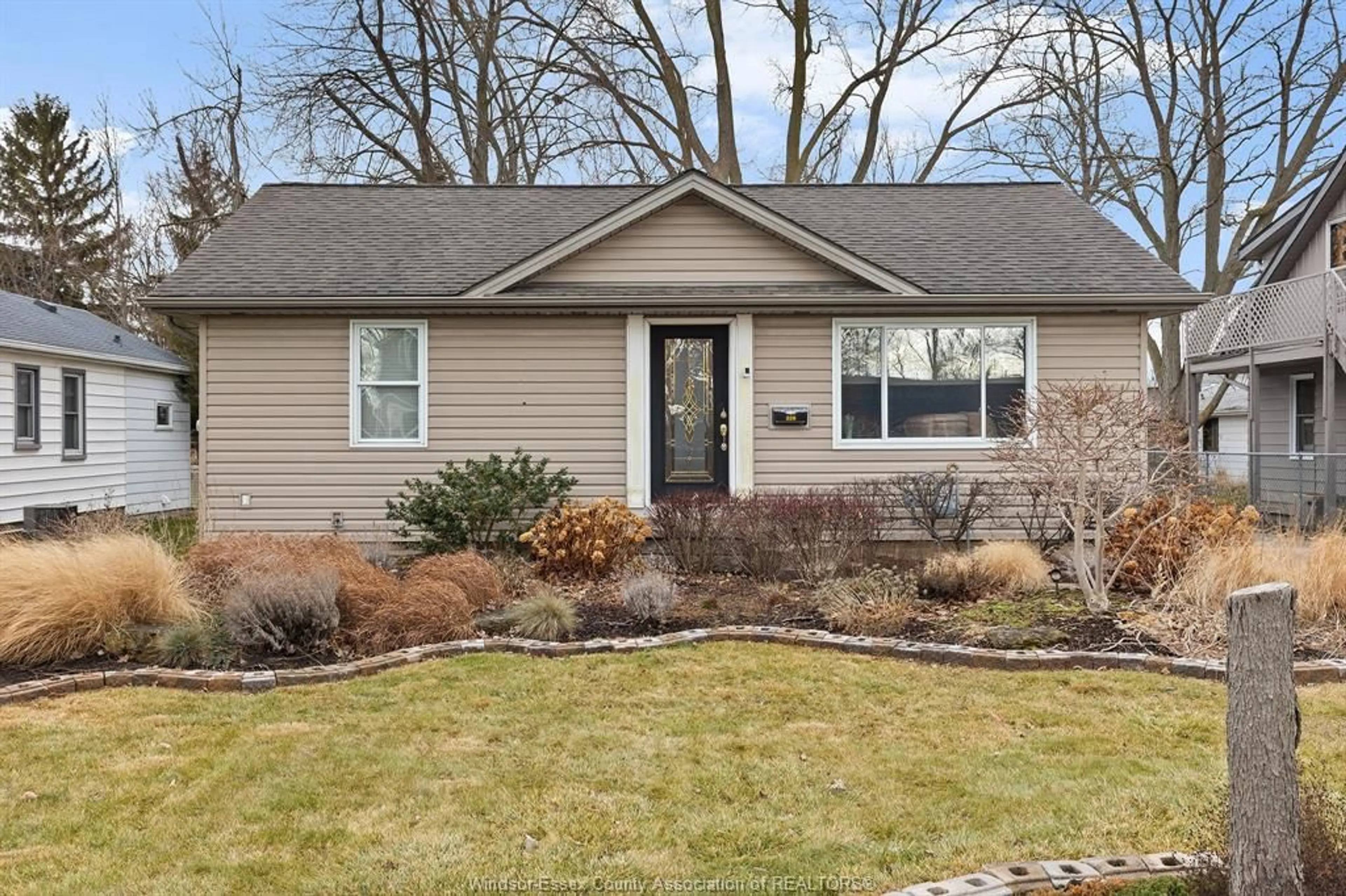 Home with vinyl exterior material, street for 226 Maidstone Ave, Essex Ontario N8M 2J9